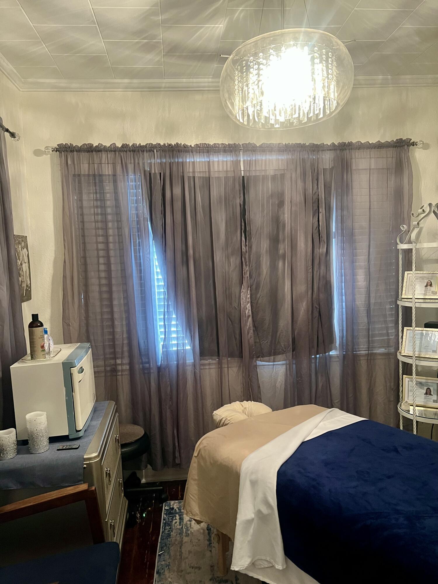 208 Avenue E Property Photo 40