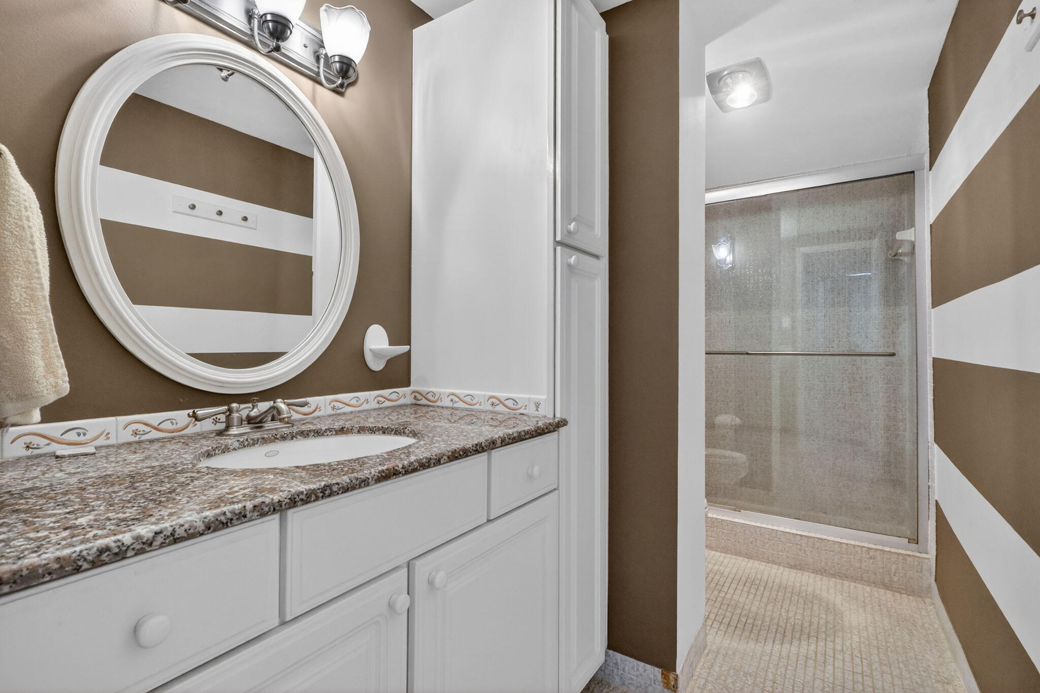 4330 Hillcrest Drive 302 Property Photo 13