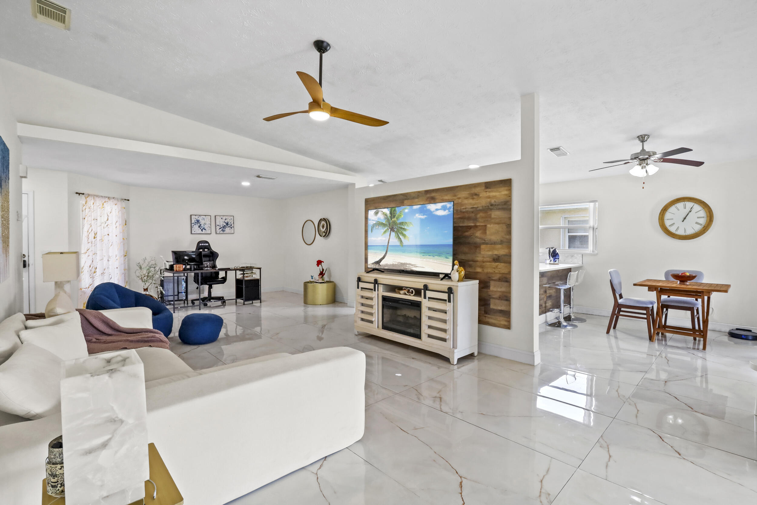 6648 Gaviota Property Photo 7