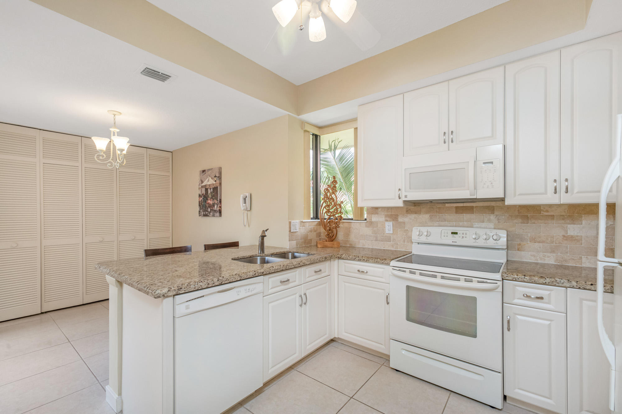 135 Old Meadow Way Property Photo 8