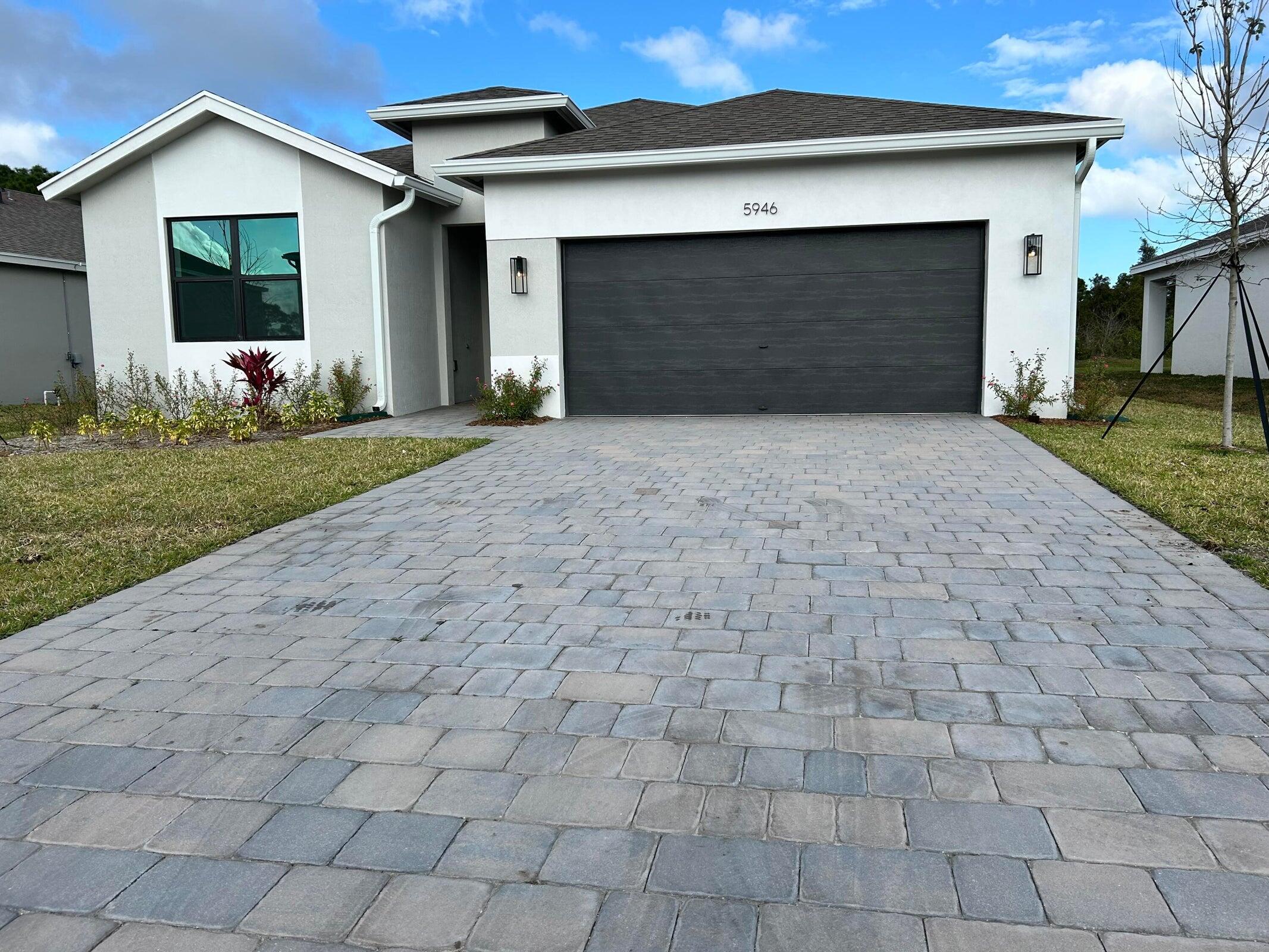 5946 SE Skyblue Circle Property Photo 1