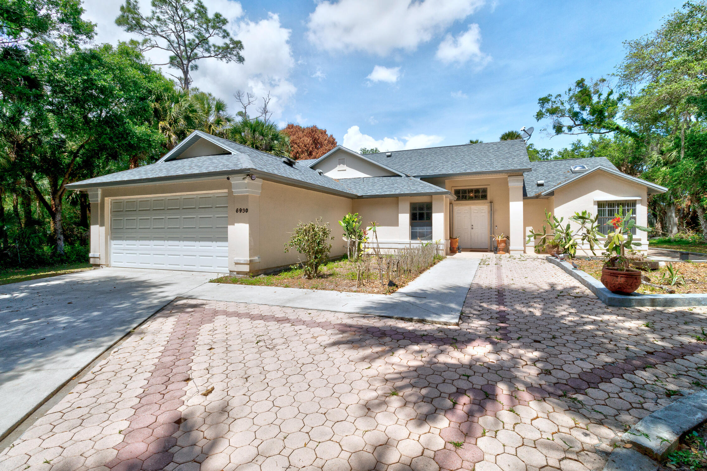 6930 41st Street Property Photo 4
