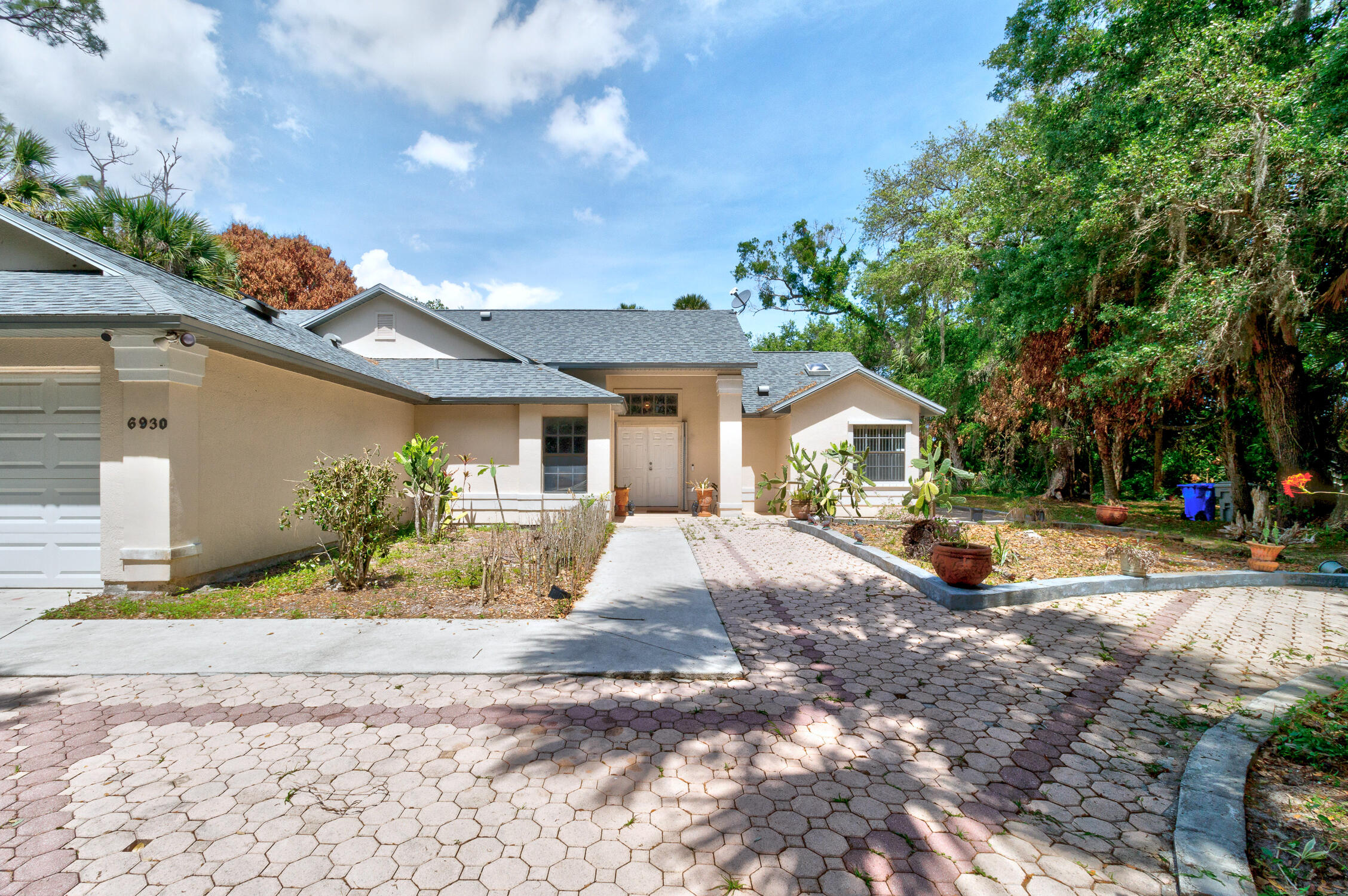 6930 41st Street Property Photo 5