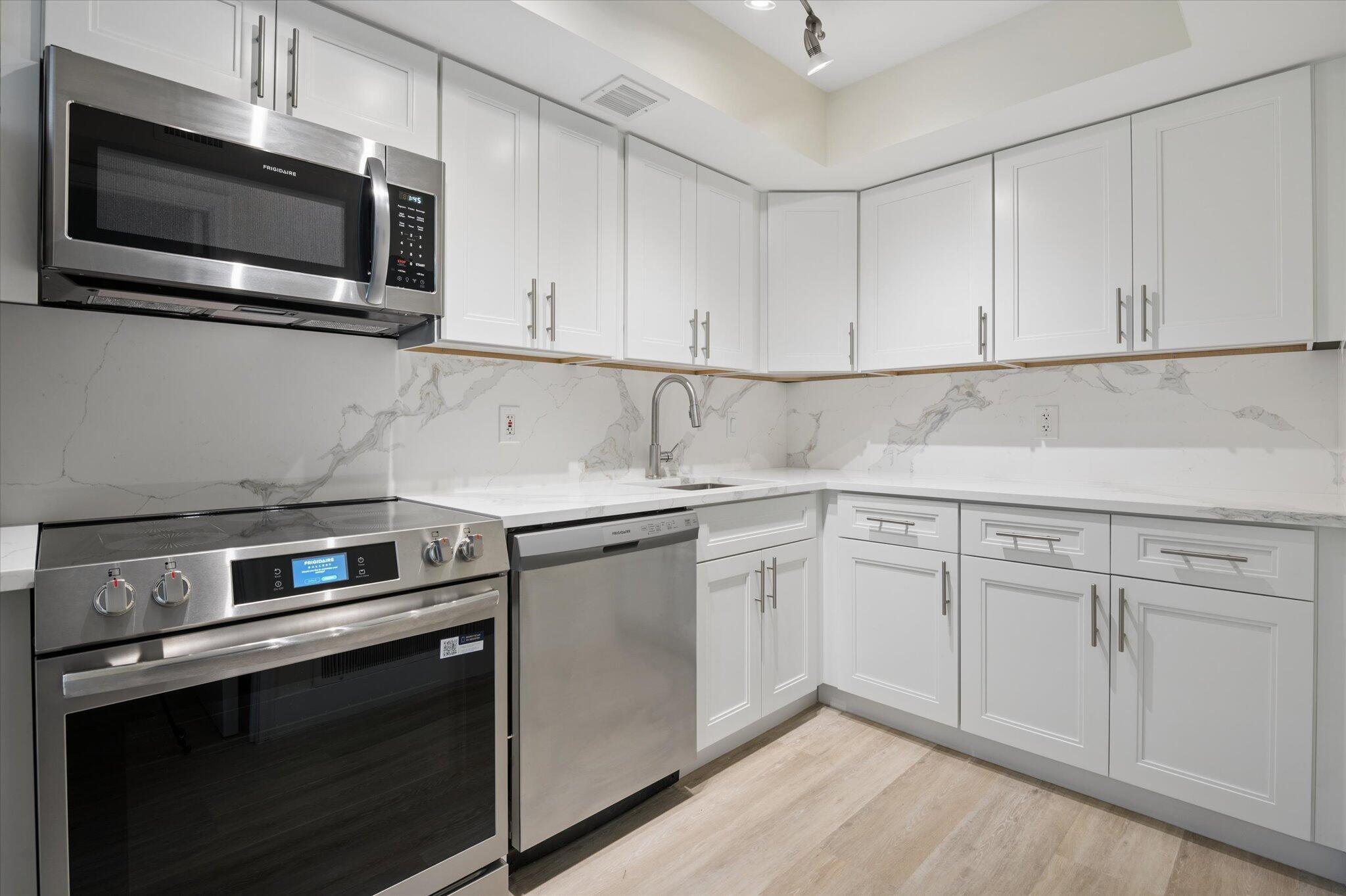 511 Bayshore Drive 206 Property Photo 2