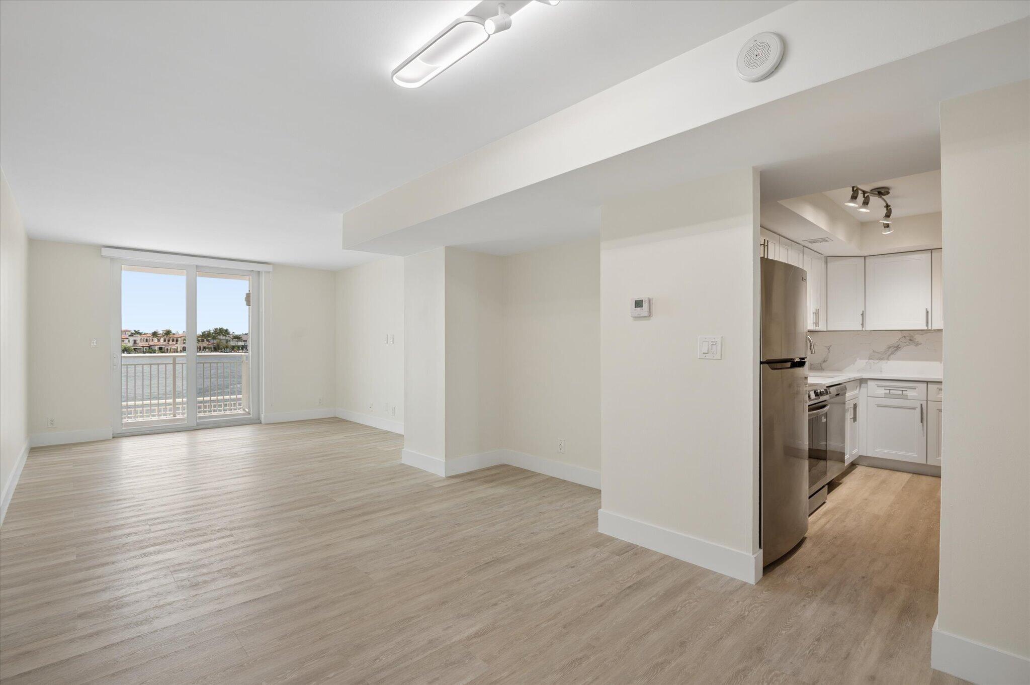 511 Bayshore Drive 206 Property Photo 4