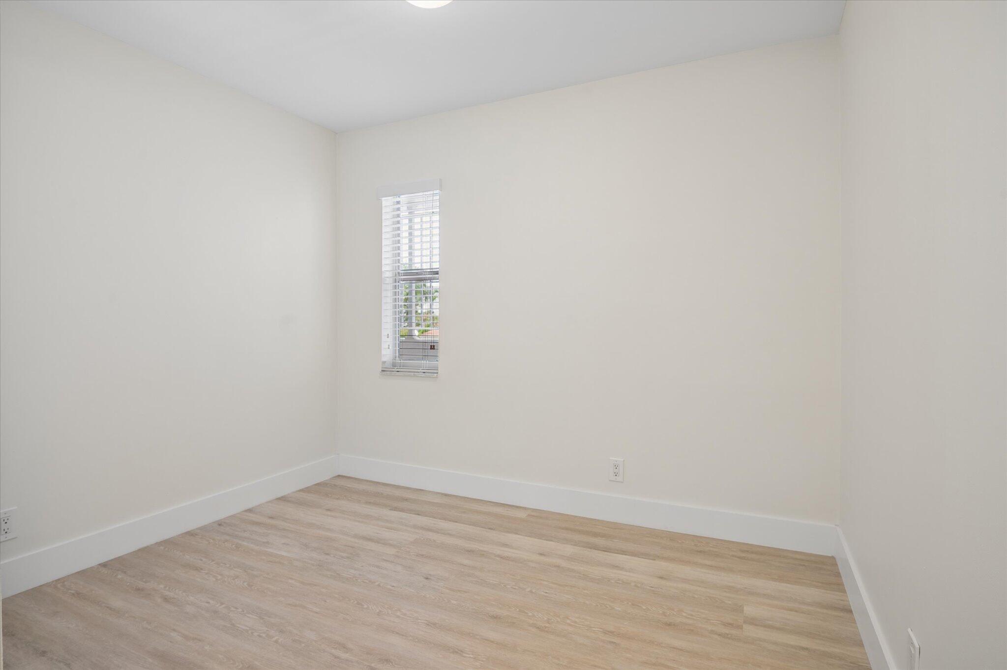 511 Bayshore Drive 206 Property Photo 12