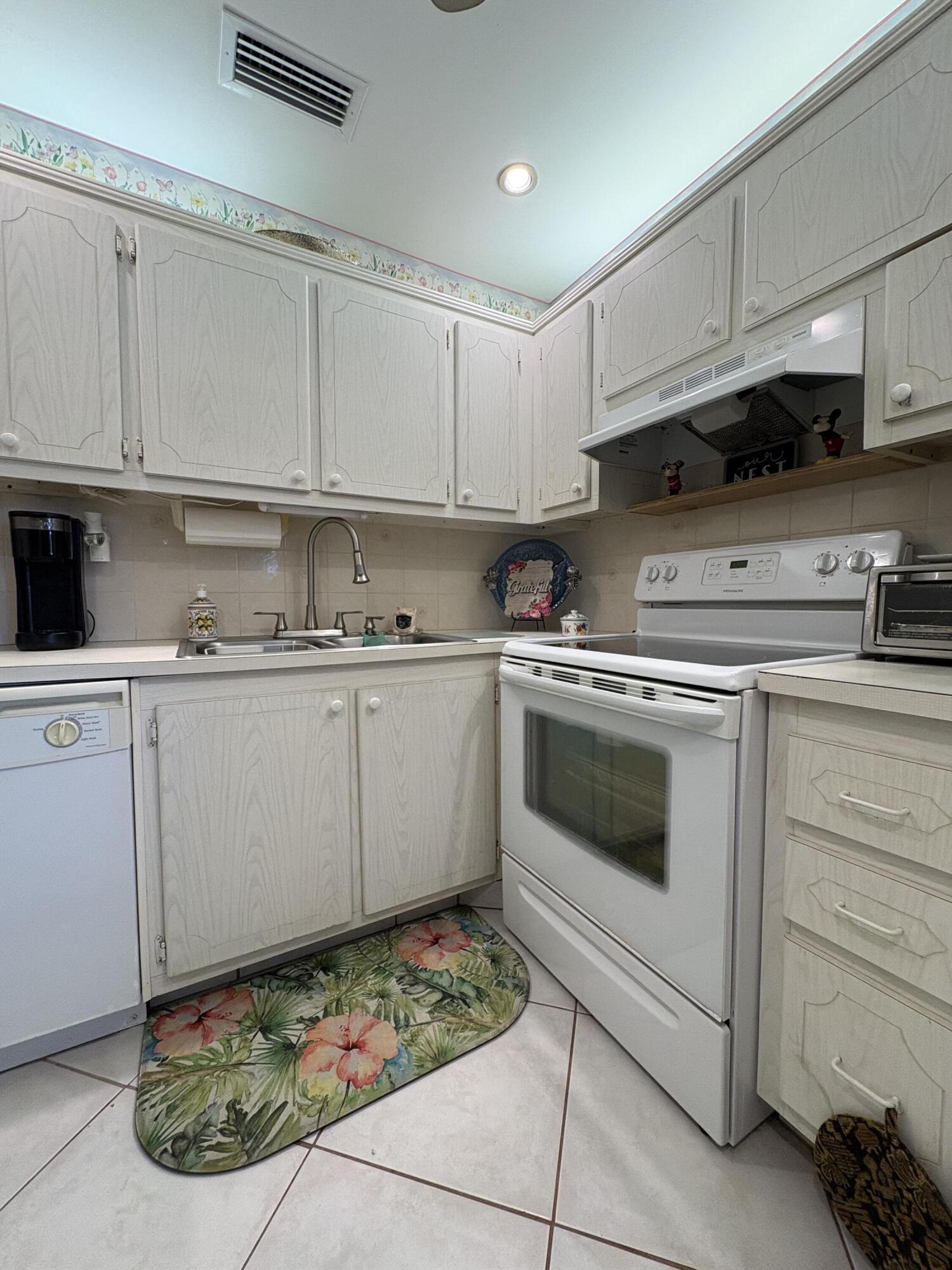 175 Bedford G Property Photo 11