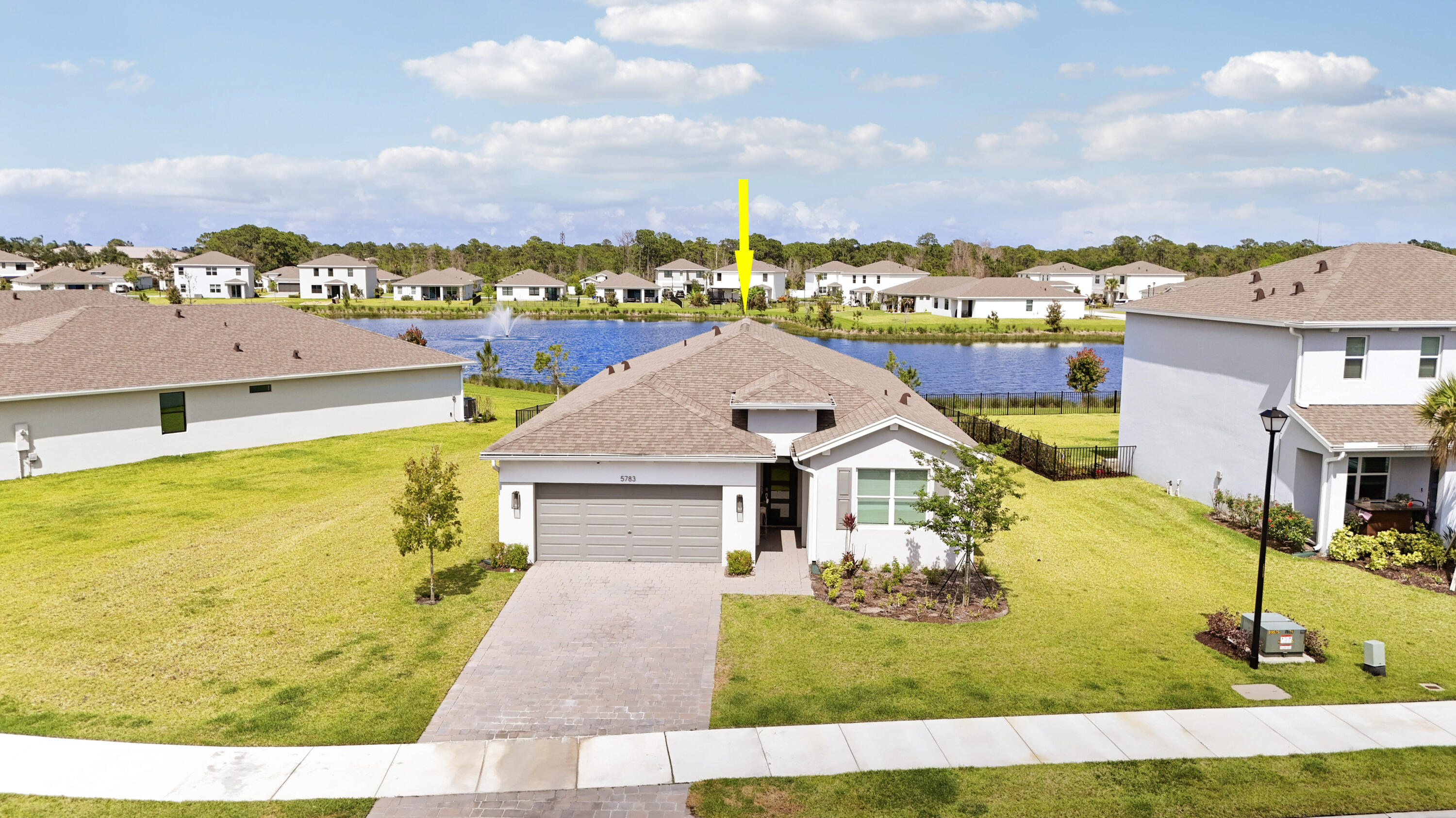 5783 SE Skyblue Circle Property Photo 1