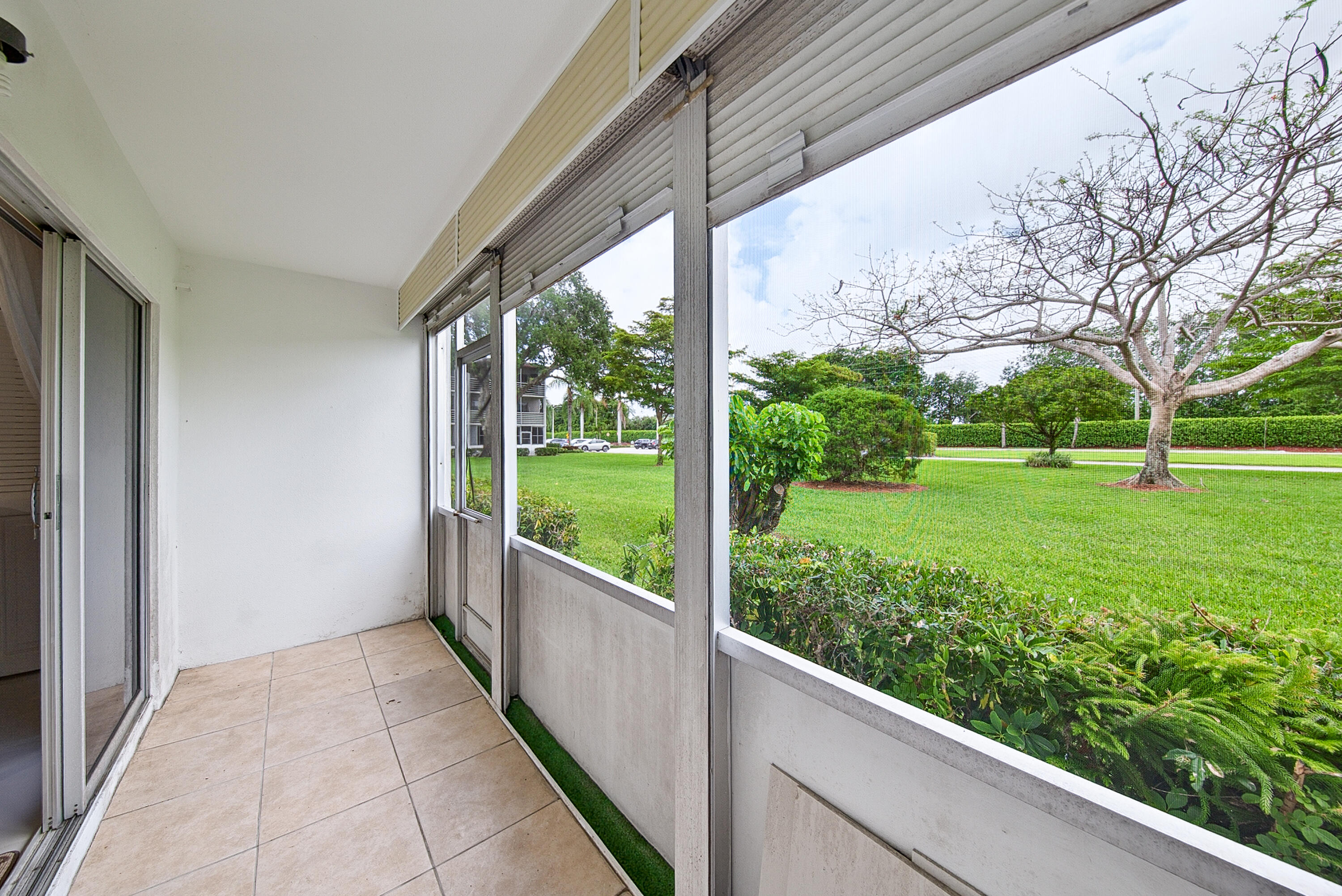 96 Fanshaw C Property Photo 23