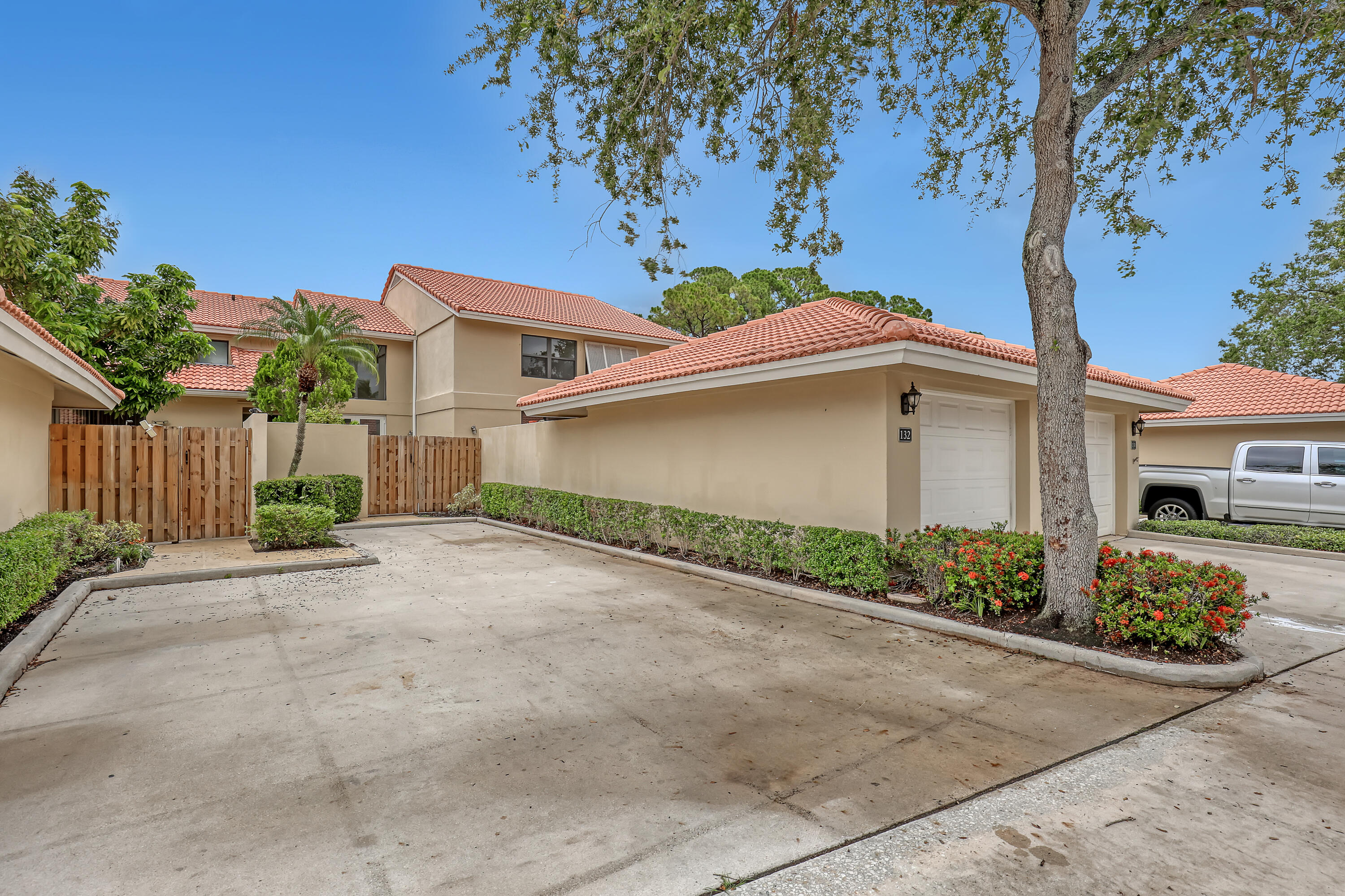 132 Old Meadow Way Property Photo 1