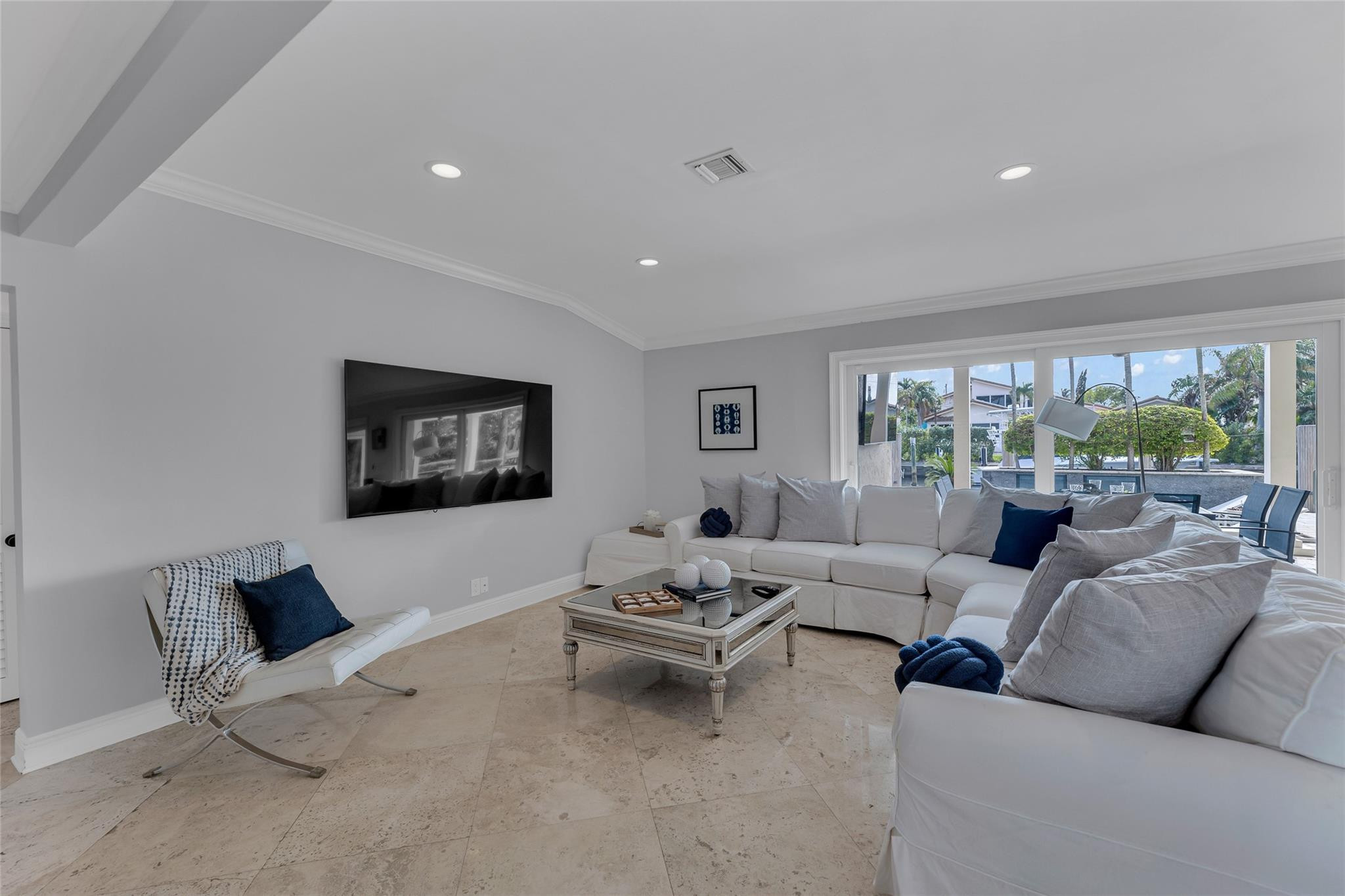 272 Imperial Lane Property Photo 10