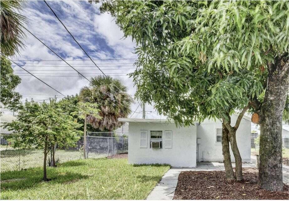 415 N H Street Property Photo 6