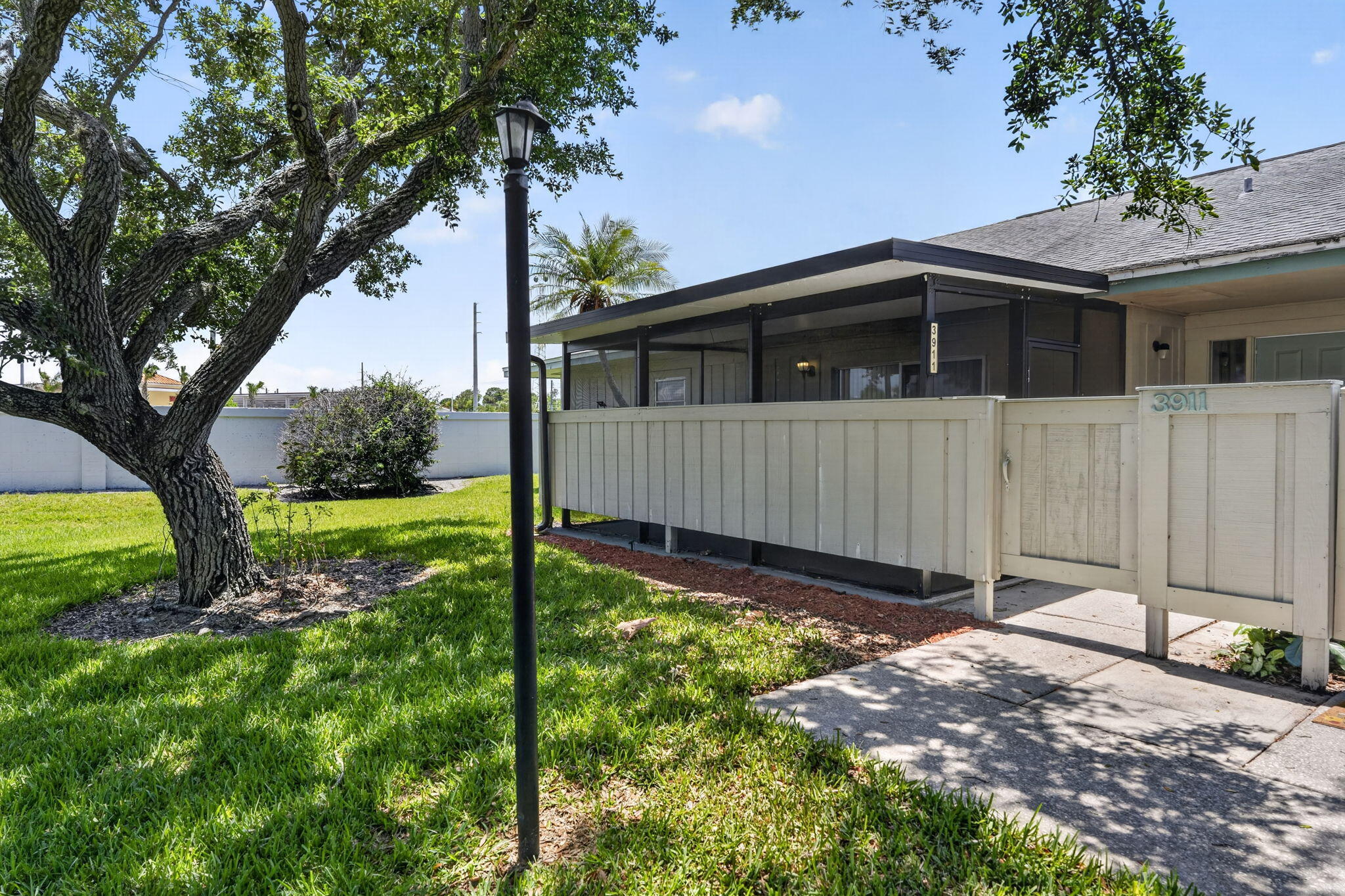 3911 Nw Cinnamon Tree Circle Property Photo 1