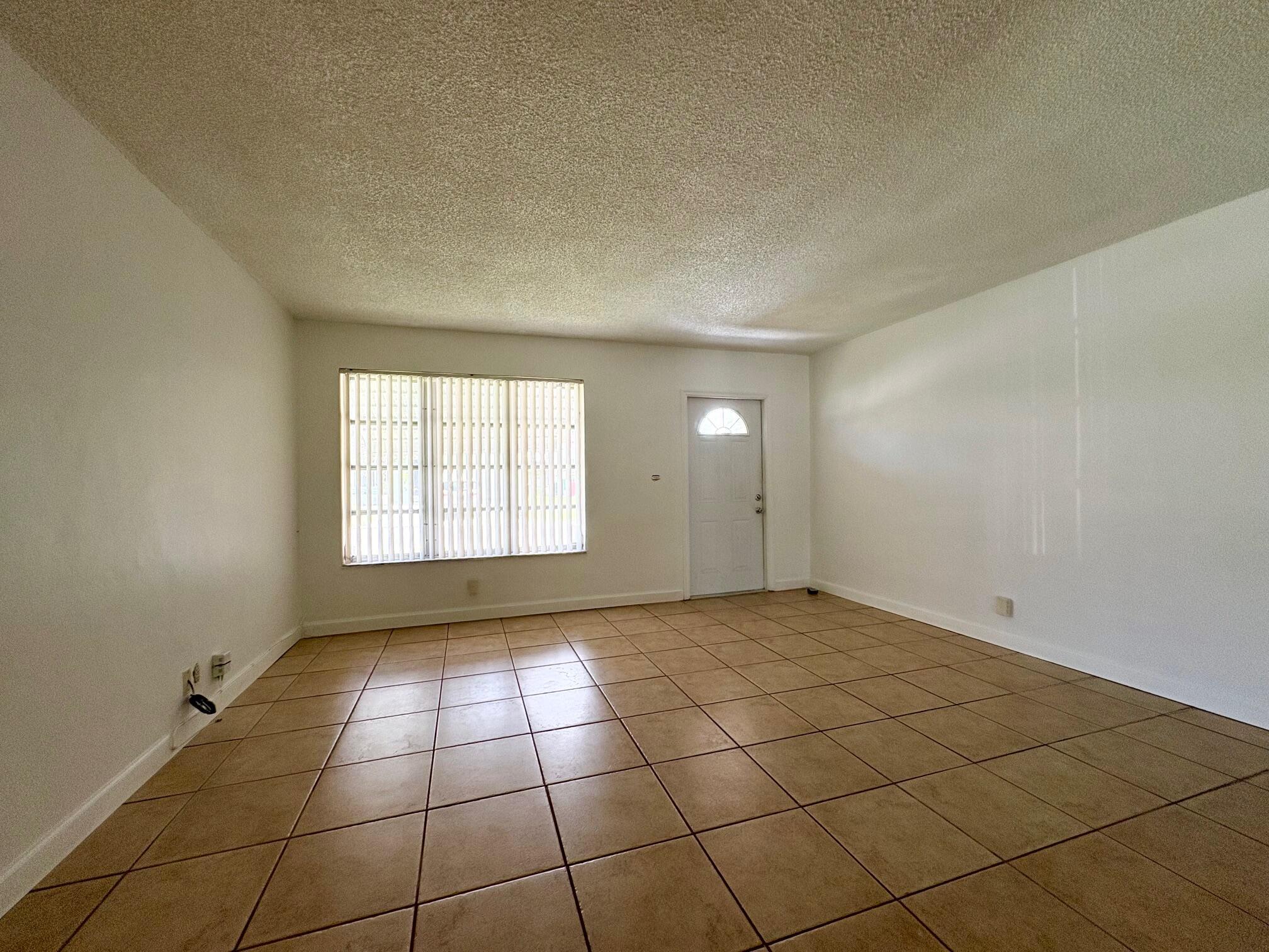 4603 Nw 49th Street Property Photo 4