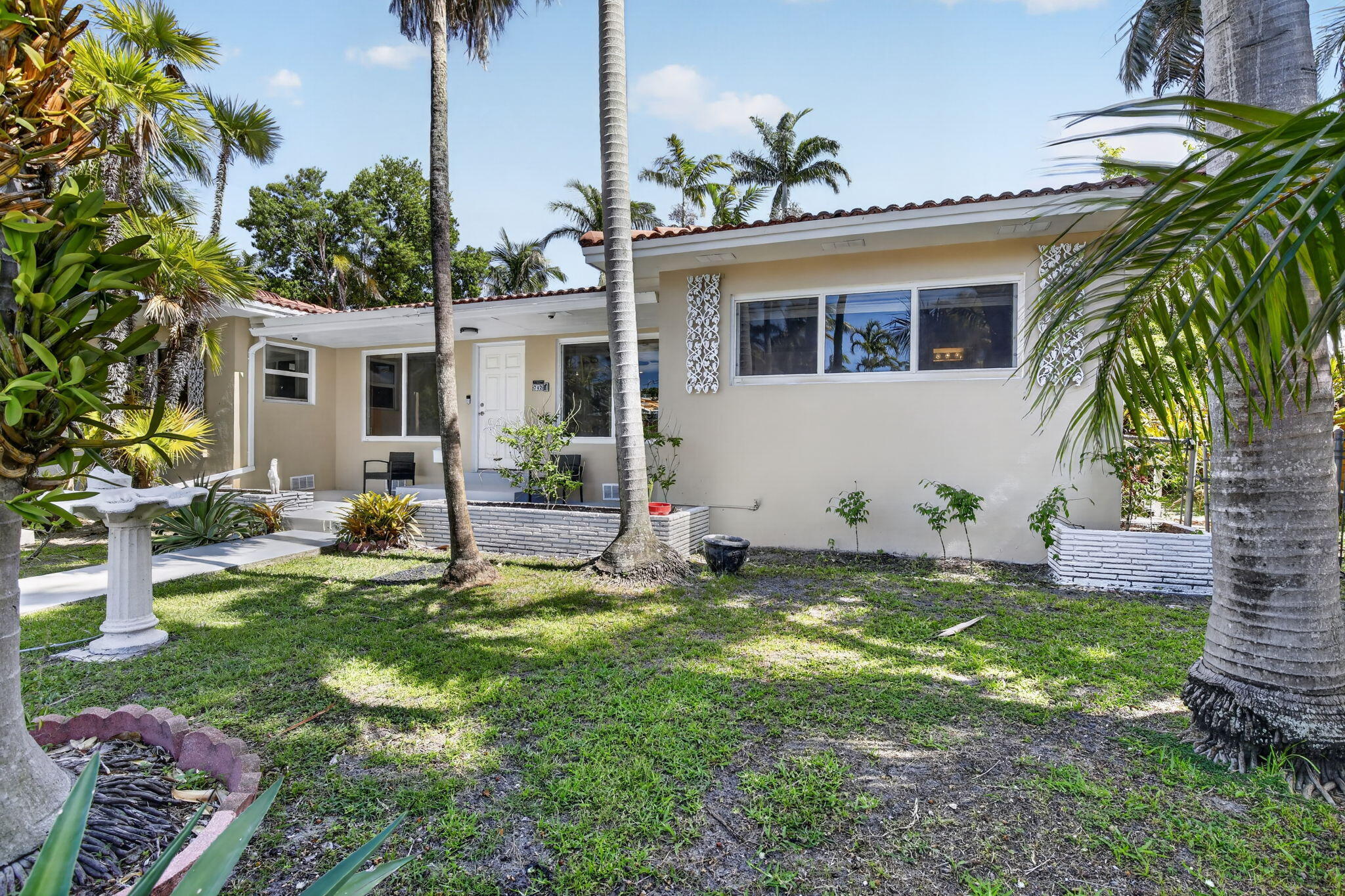 742 Hollywood Boulevard Property Photo 3
