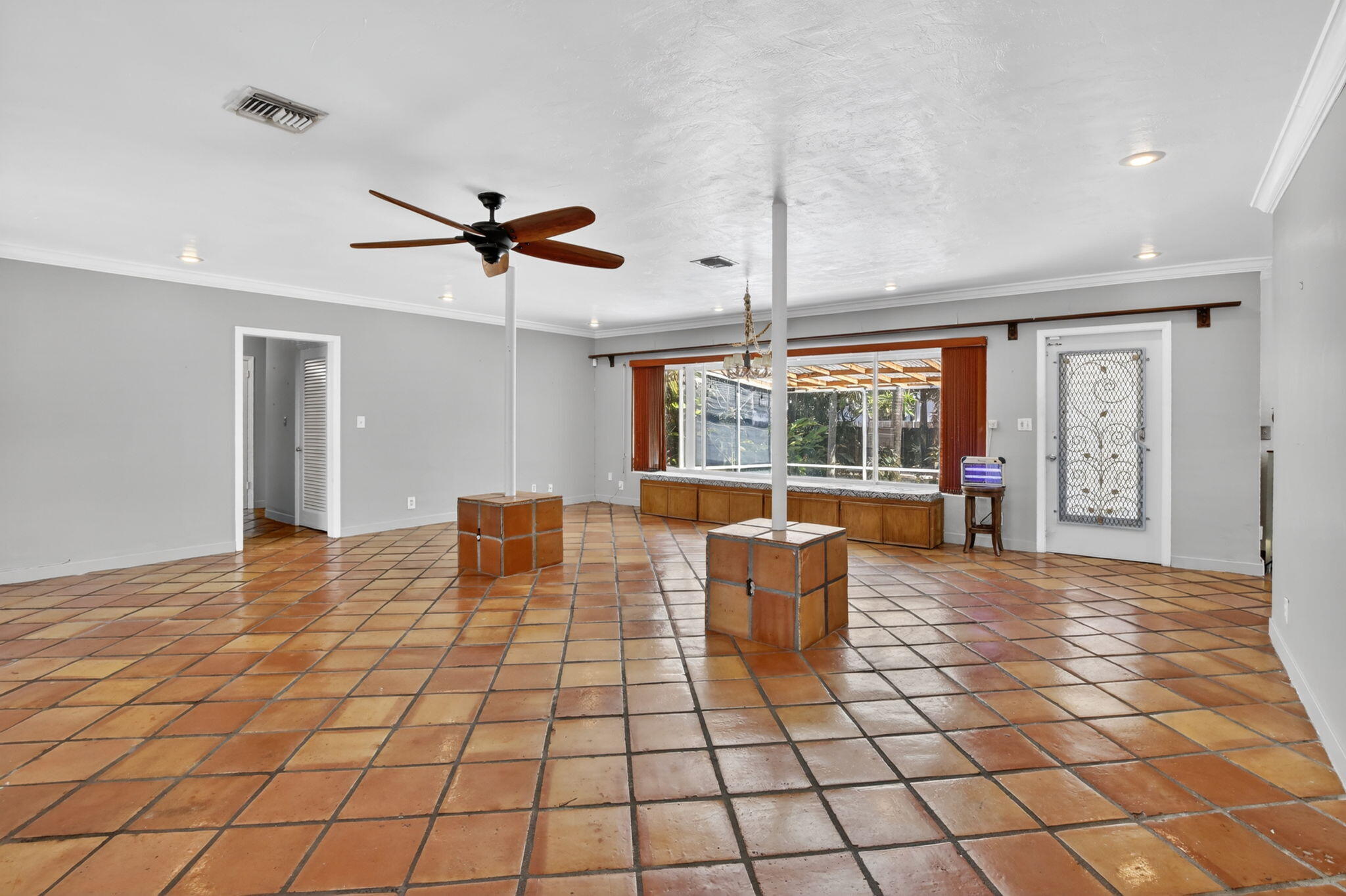 742 Hollywood Boulevard Property Photo 5