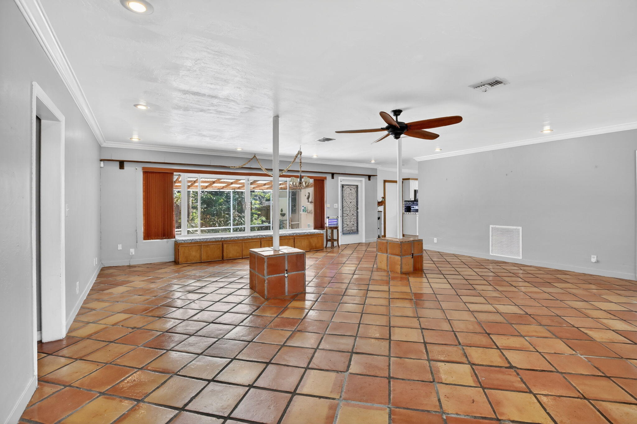 742 Hollywood Boulevard Property Photo 6