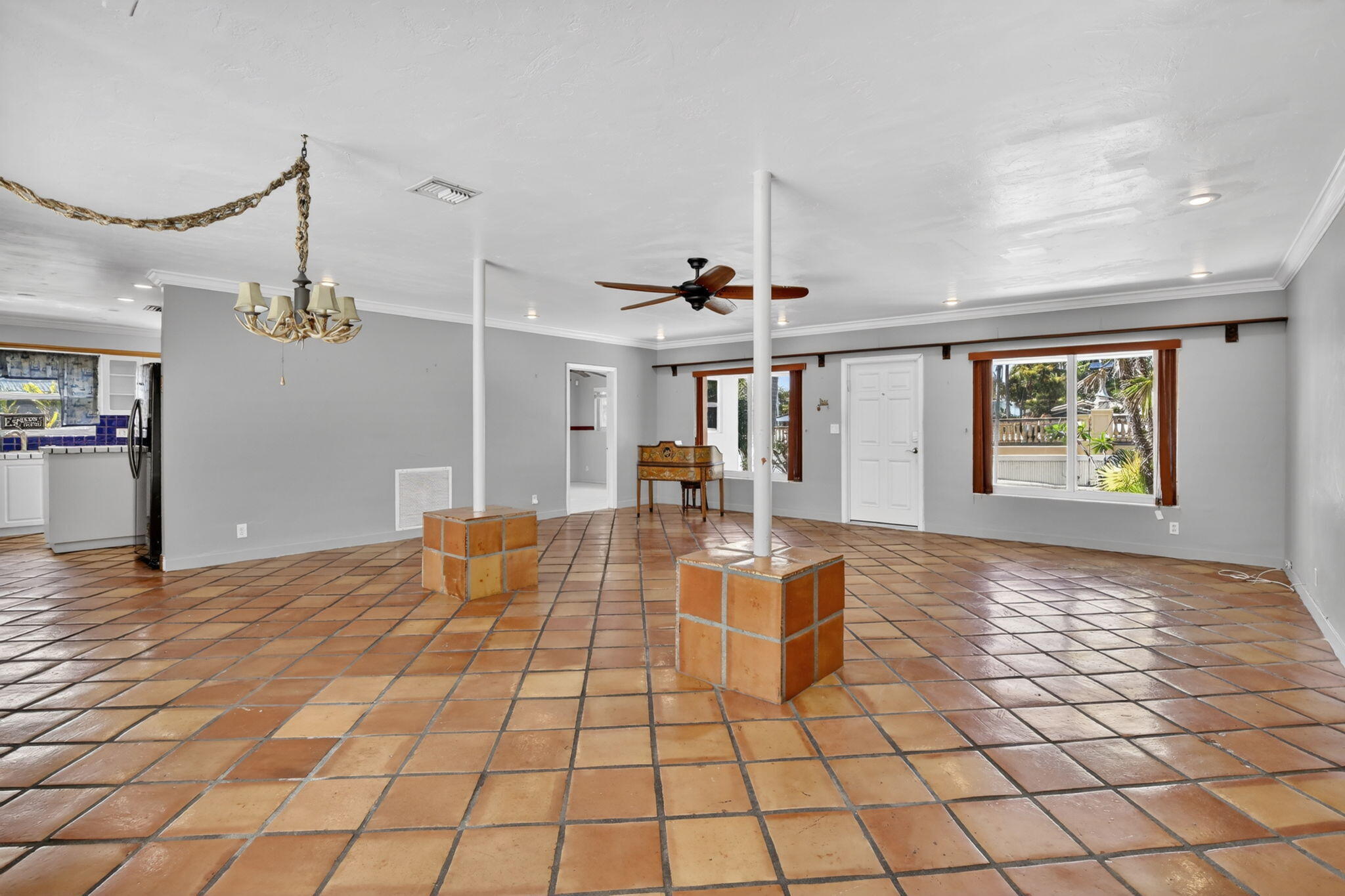 742 Hollywood Boulevard Property Photo 7