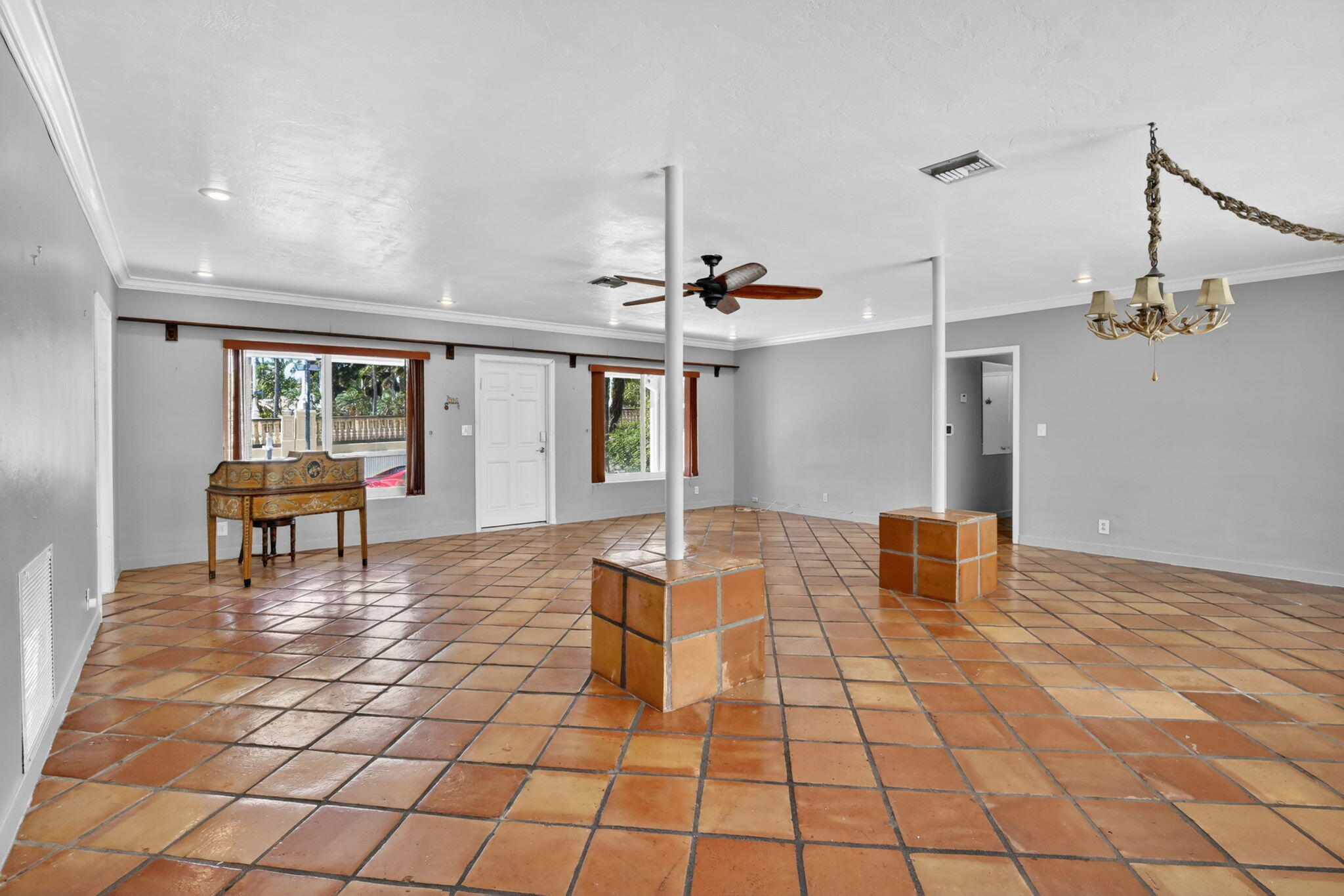 742 Hollywood Boulevard Property Photo 8