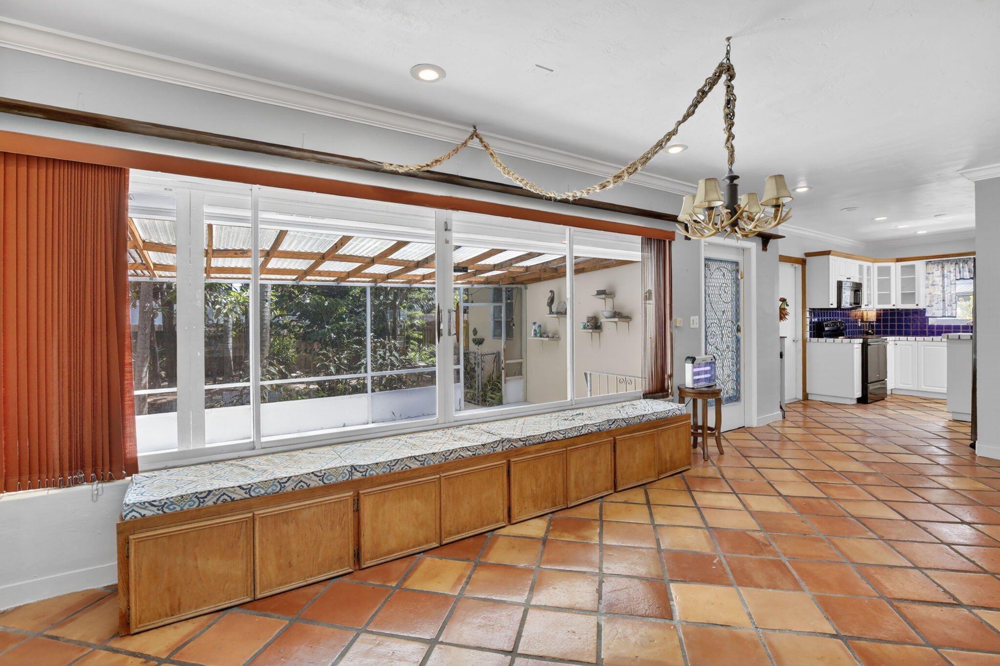 742 Hollywood Boulevard Property Photo 9