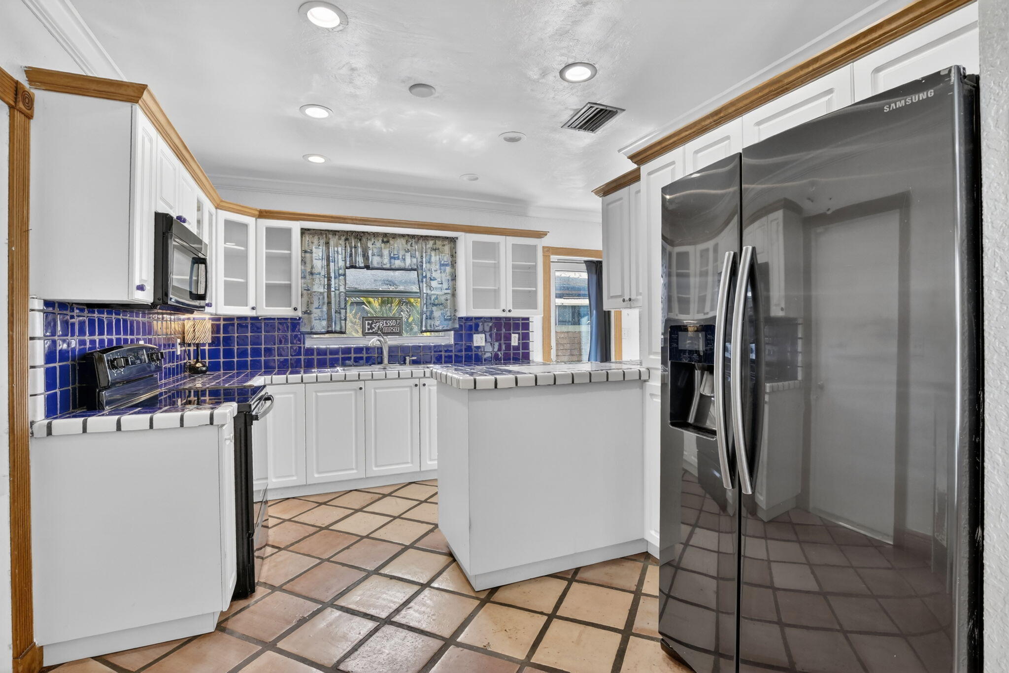 742 Hollywood Boulevard Property Photo 10