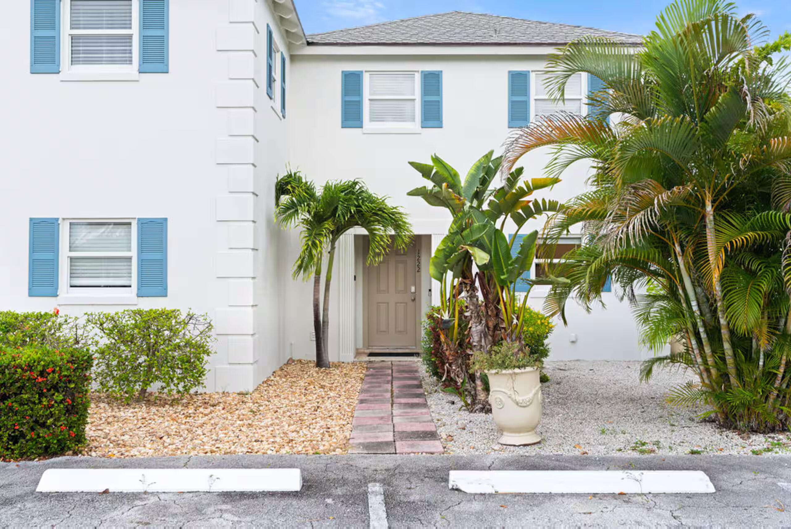 1216 Surf Road Property Photo 2