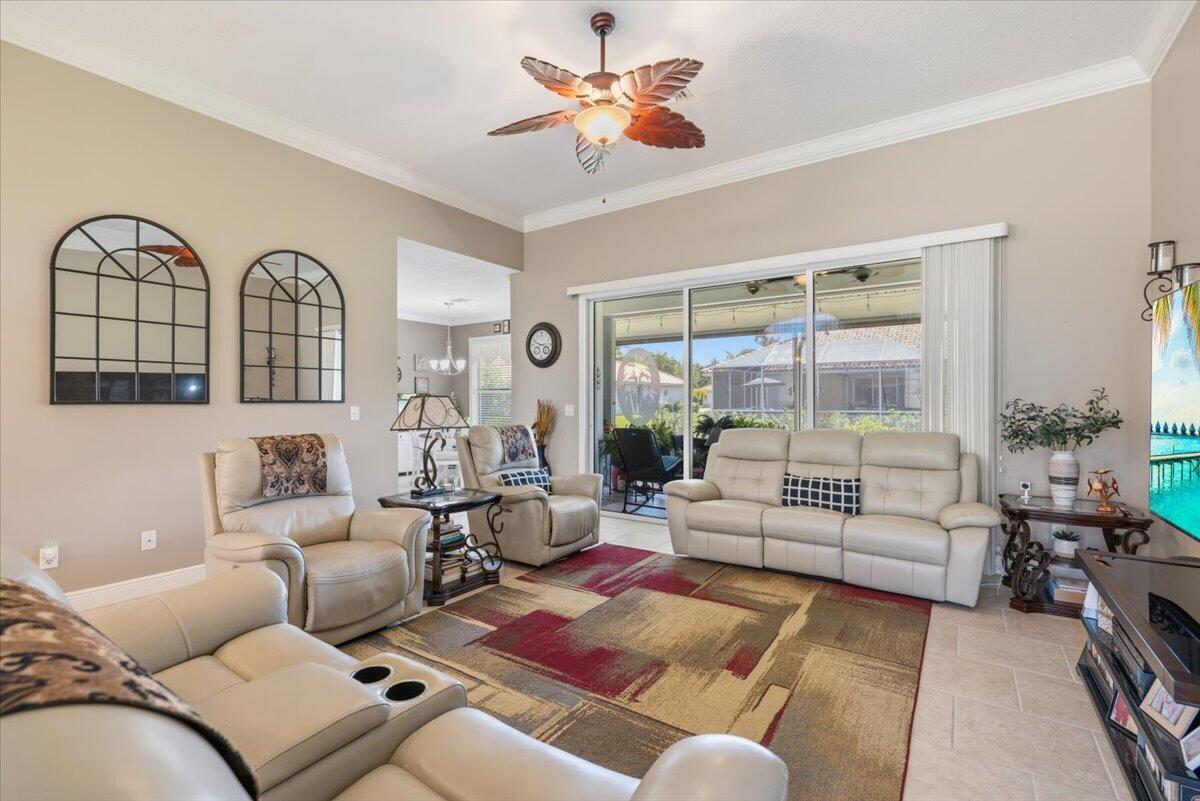 5828 Pine Ridge Circle Property Photo 3