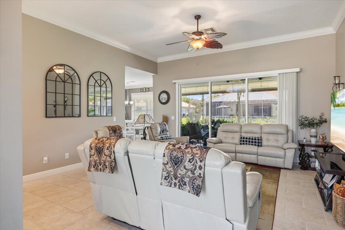 5828 Pine Ridge Circle Property Photo 4