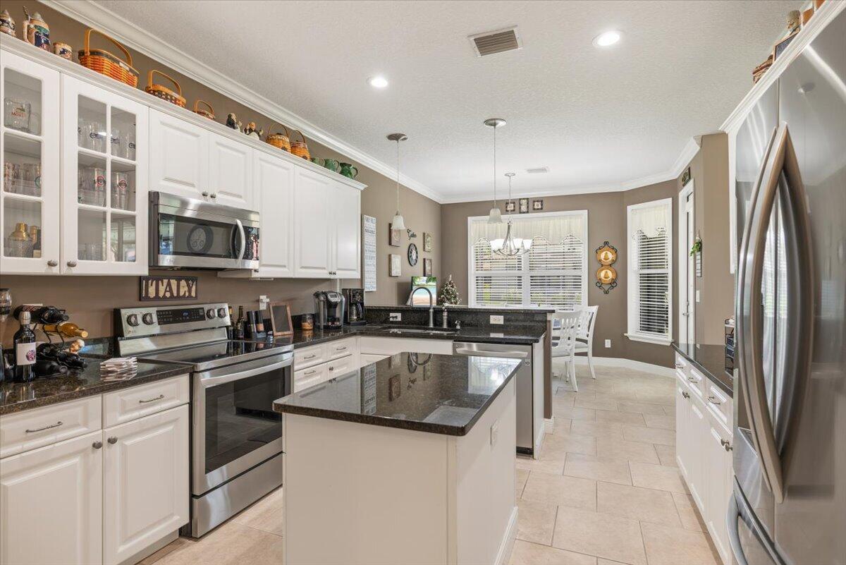 5828 Pine Ridge Circle Property Photo 10