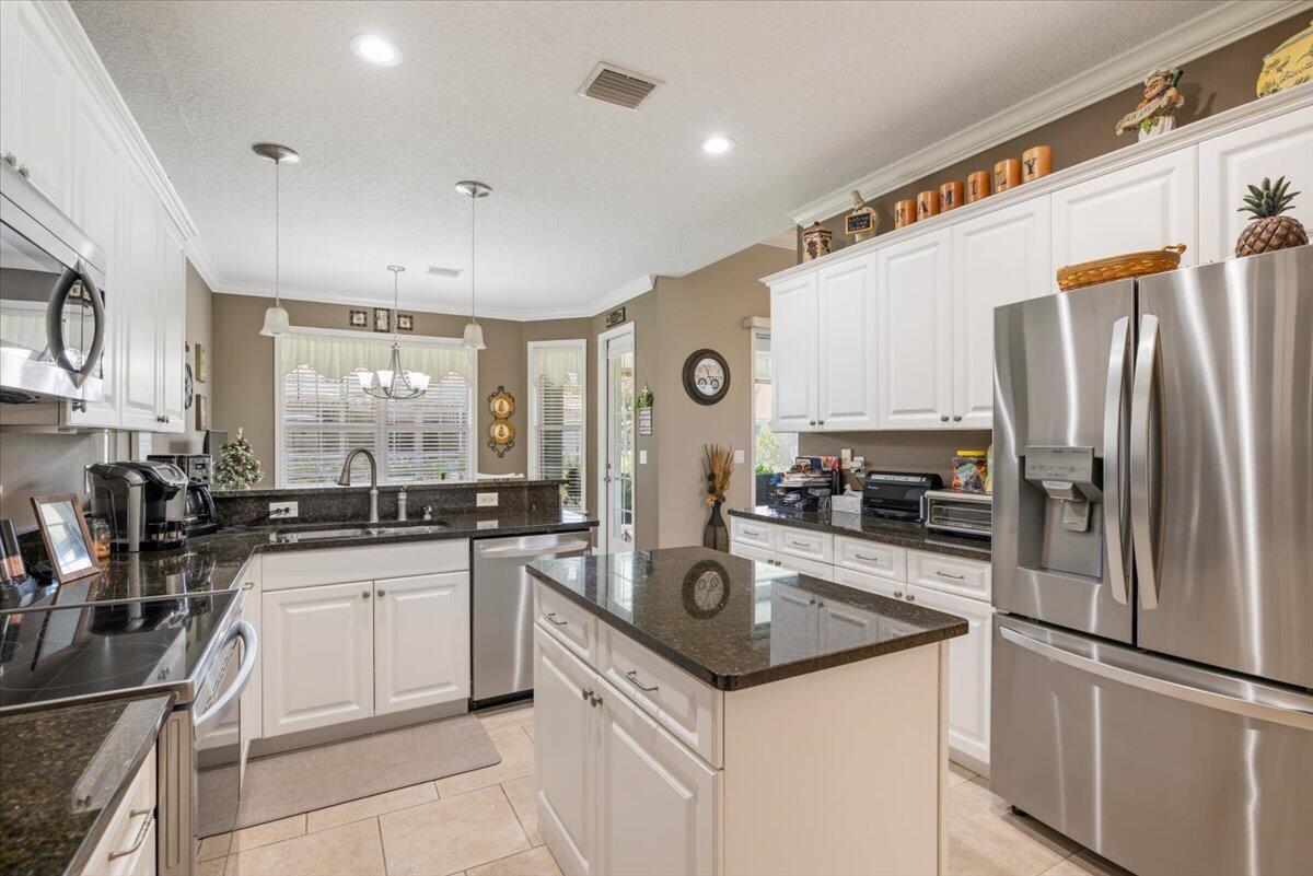 5828 Pine Ridge Circle Property Photo 11