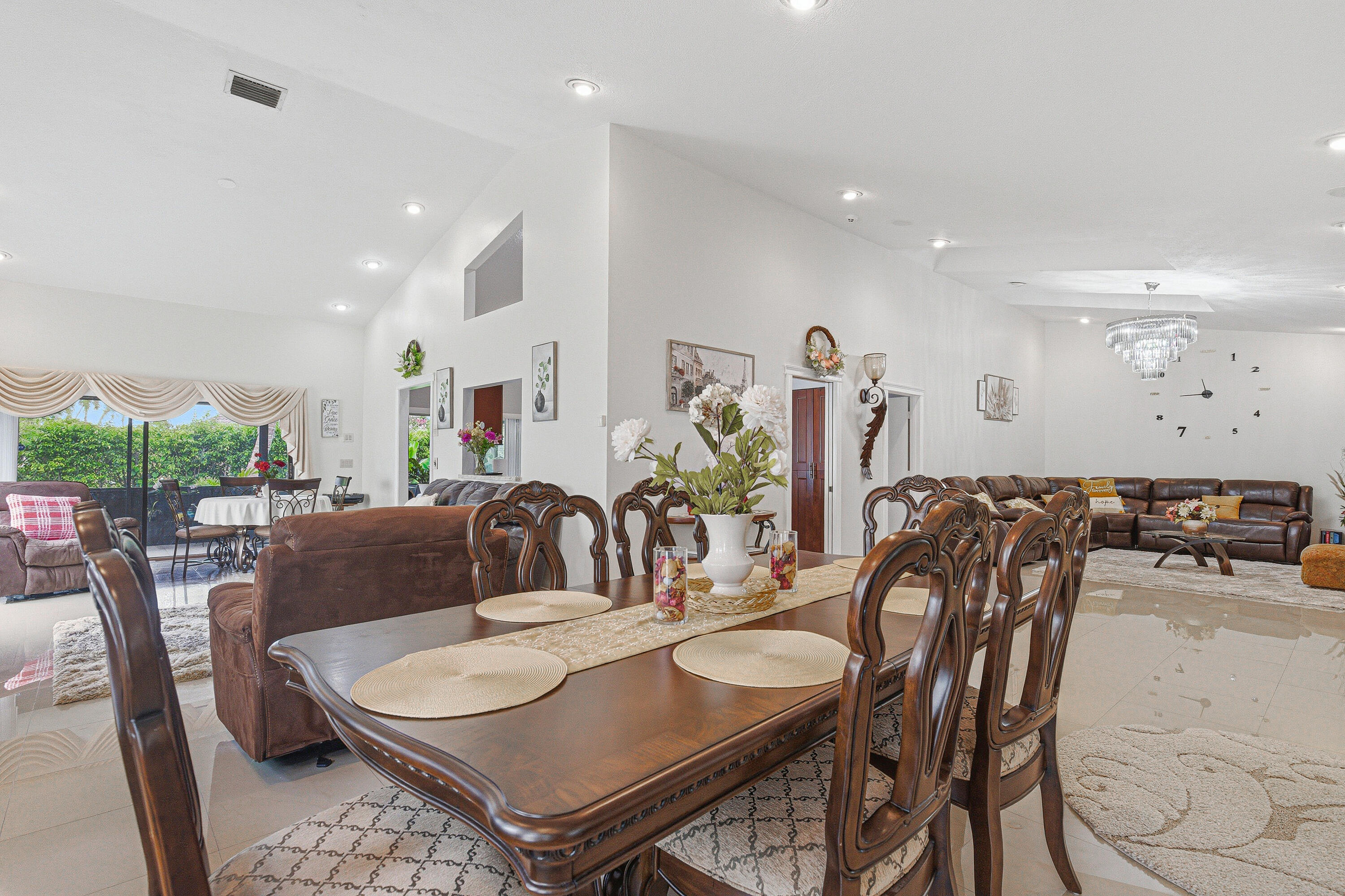 7040 Golf Pointe Circle