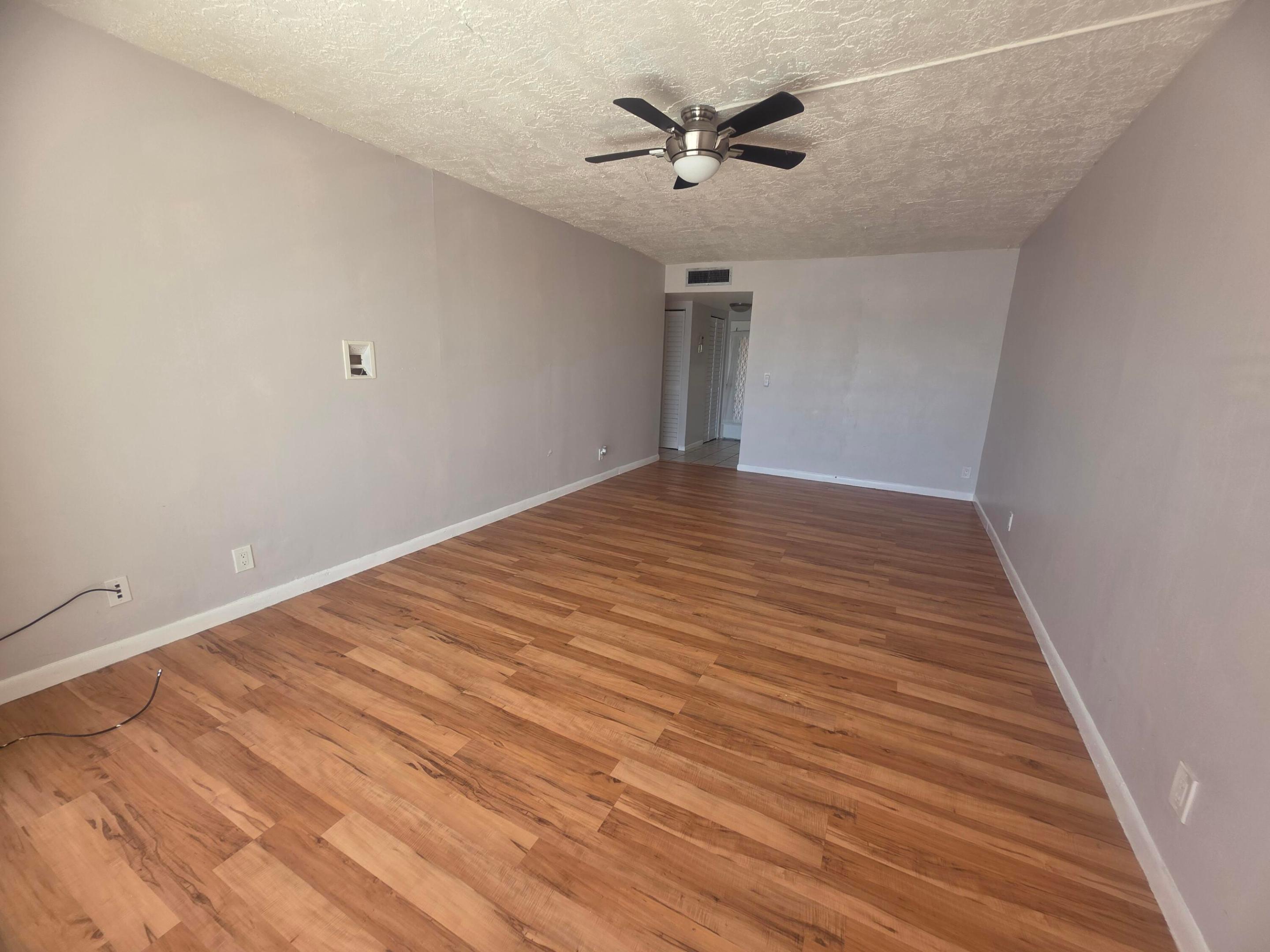 2851 Somerset Drive 208 Property Photo 5