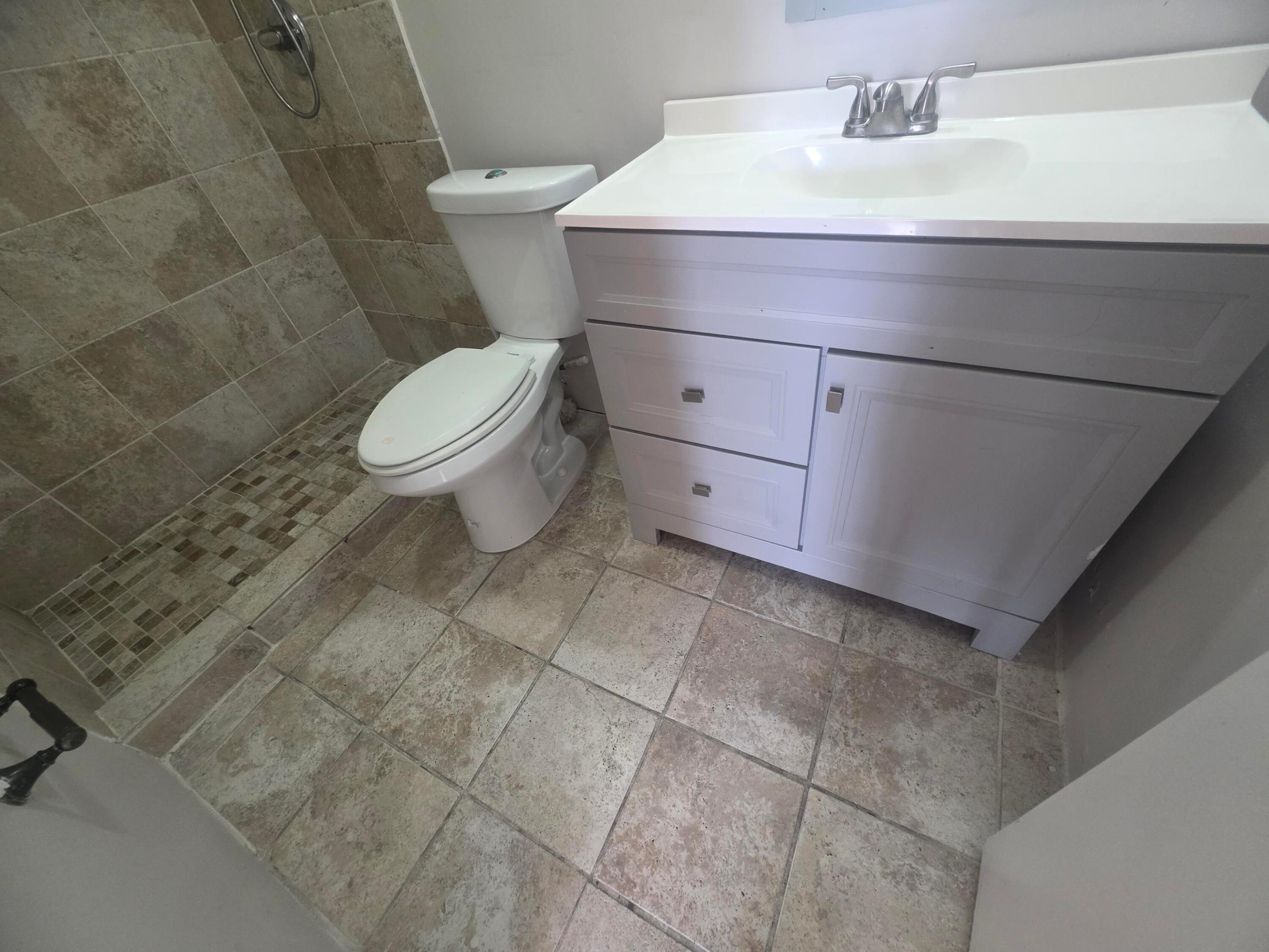 2851 Somerset Drive 208 Property Photo 8