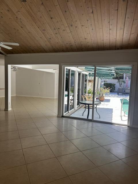 112 E Coral Fish Lane Property Photo 3