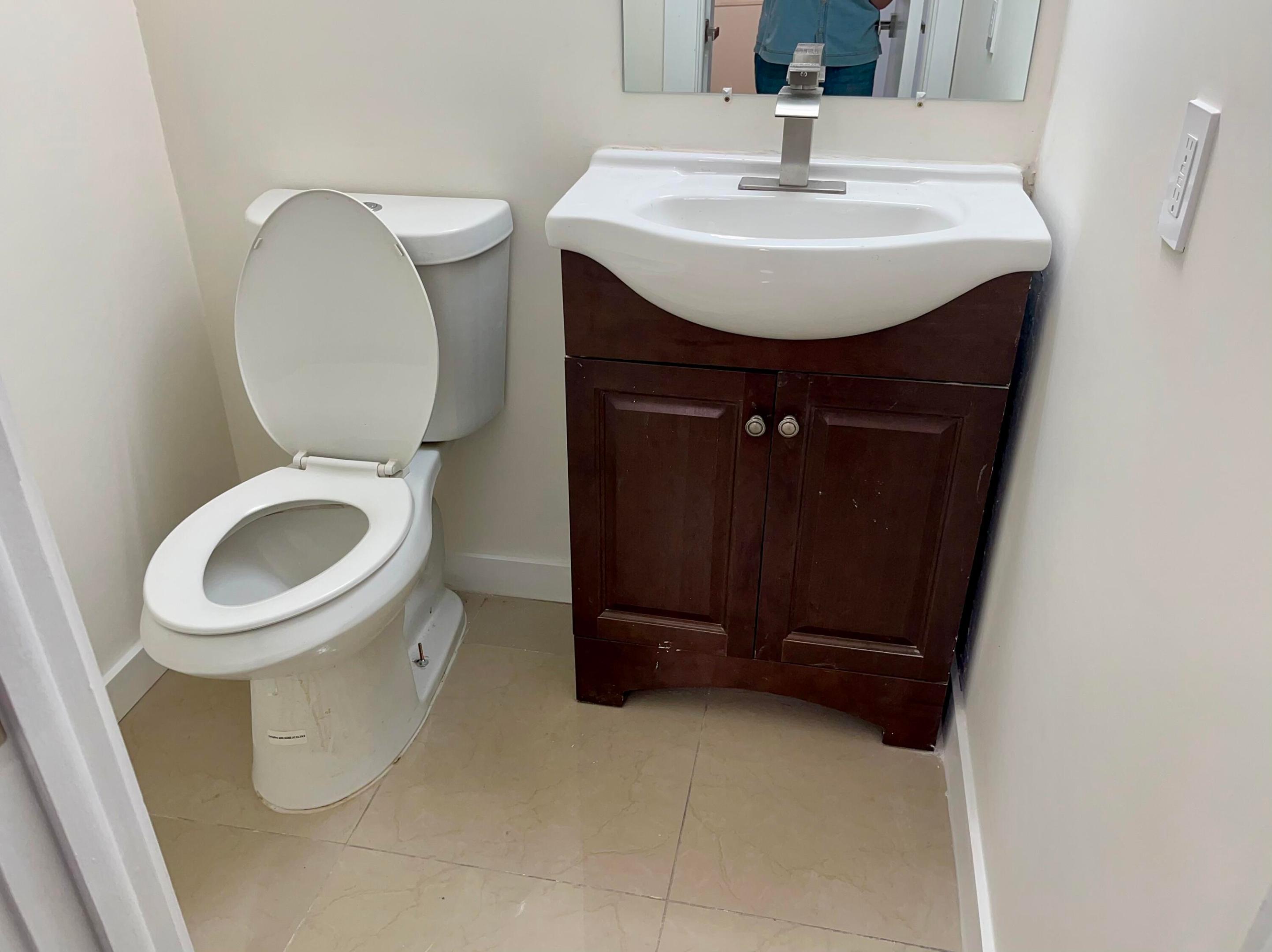 1801 S Ocean Drive 633 Property Photo 4