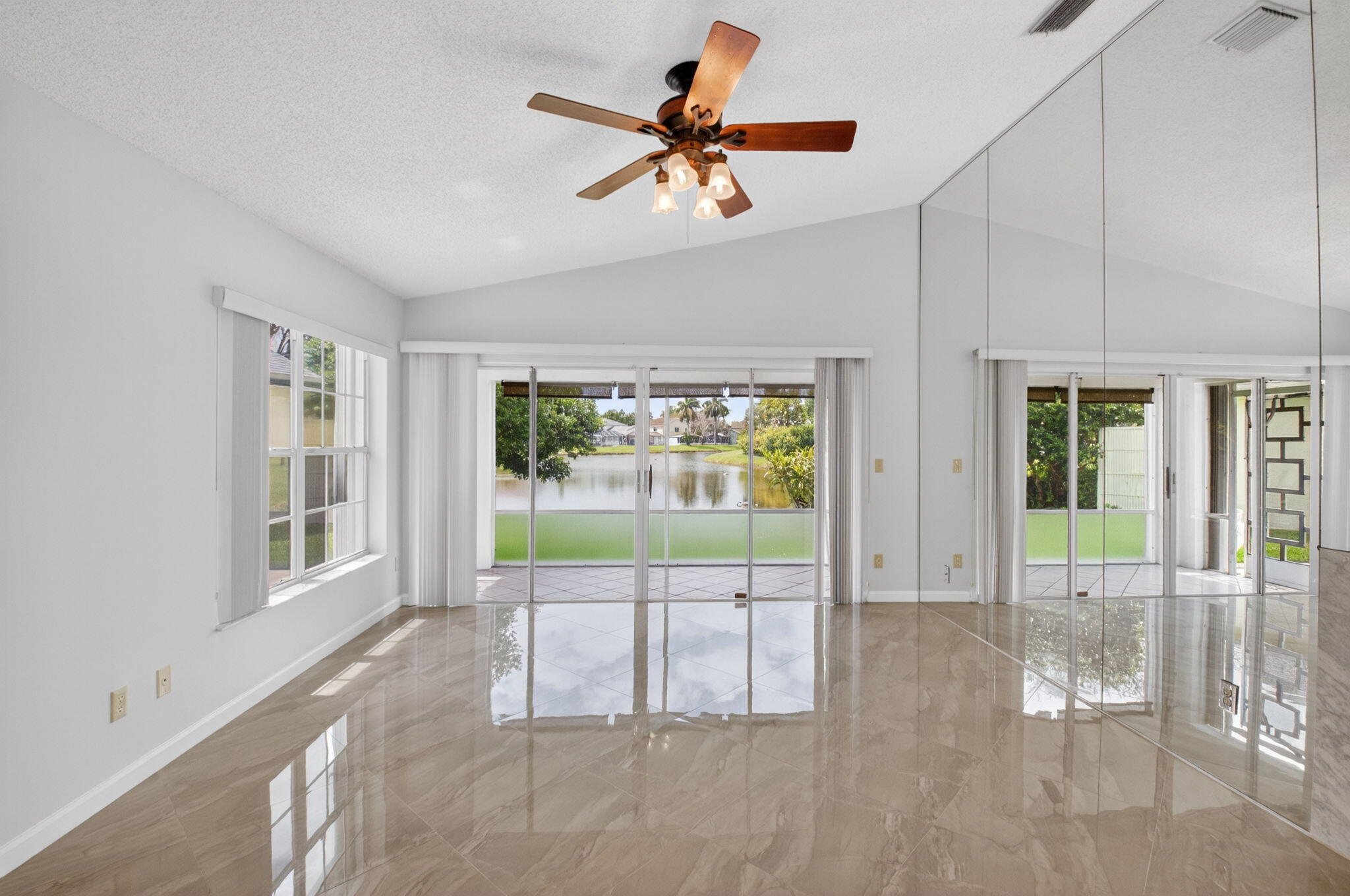 6413 Lansdowne Circle Property Photo 9