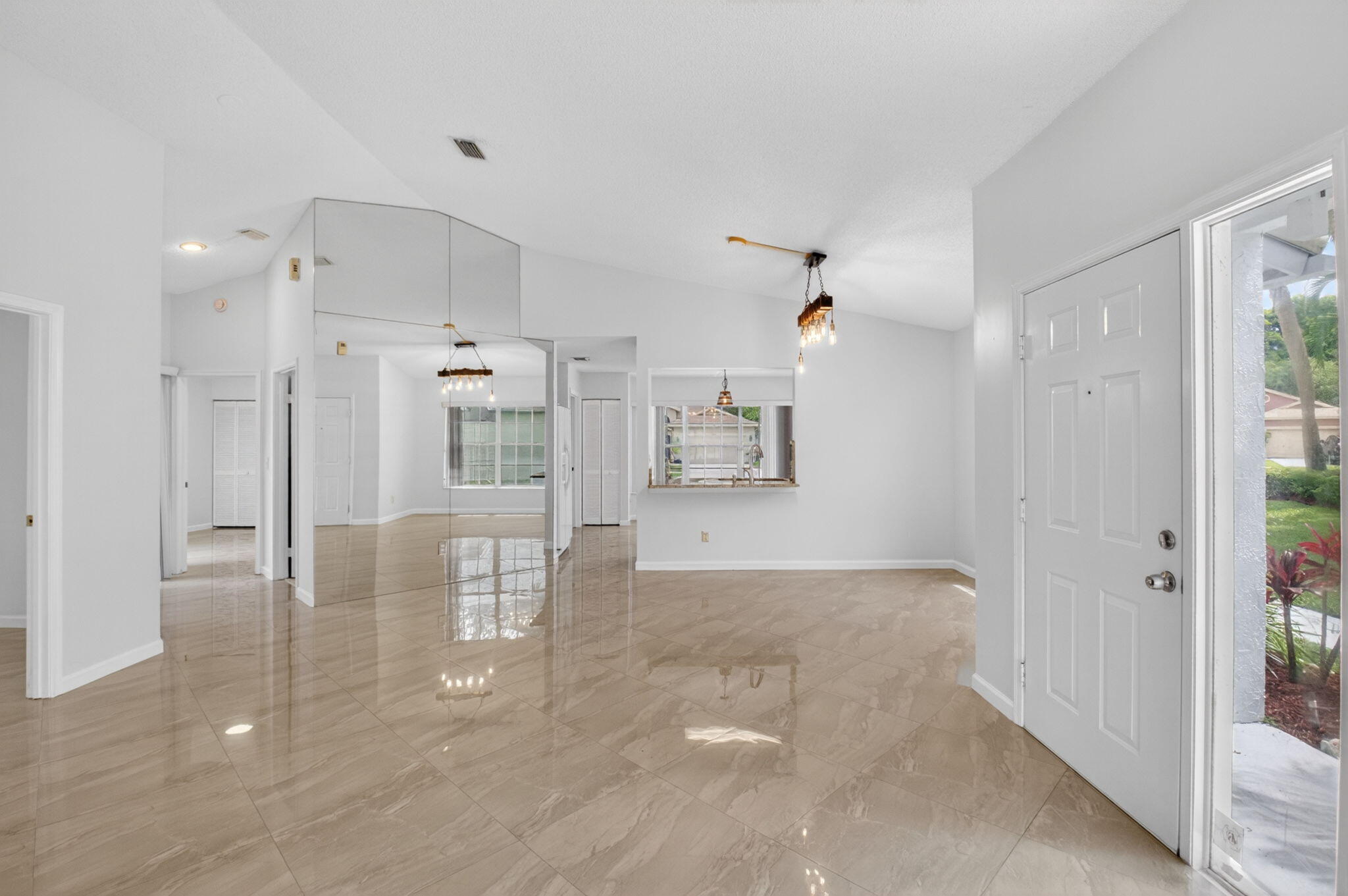6413 Lansdowne Circle Property Photo 11