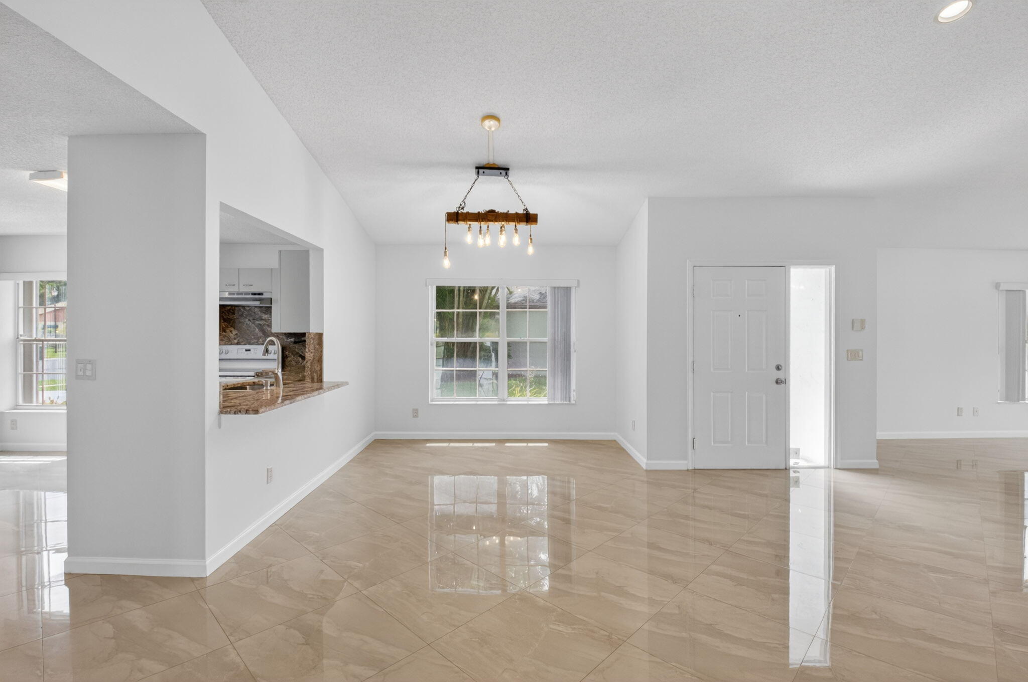 6413 Lansdowne Circle Property Photo 13