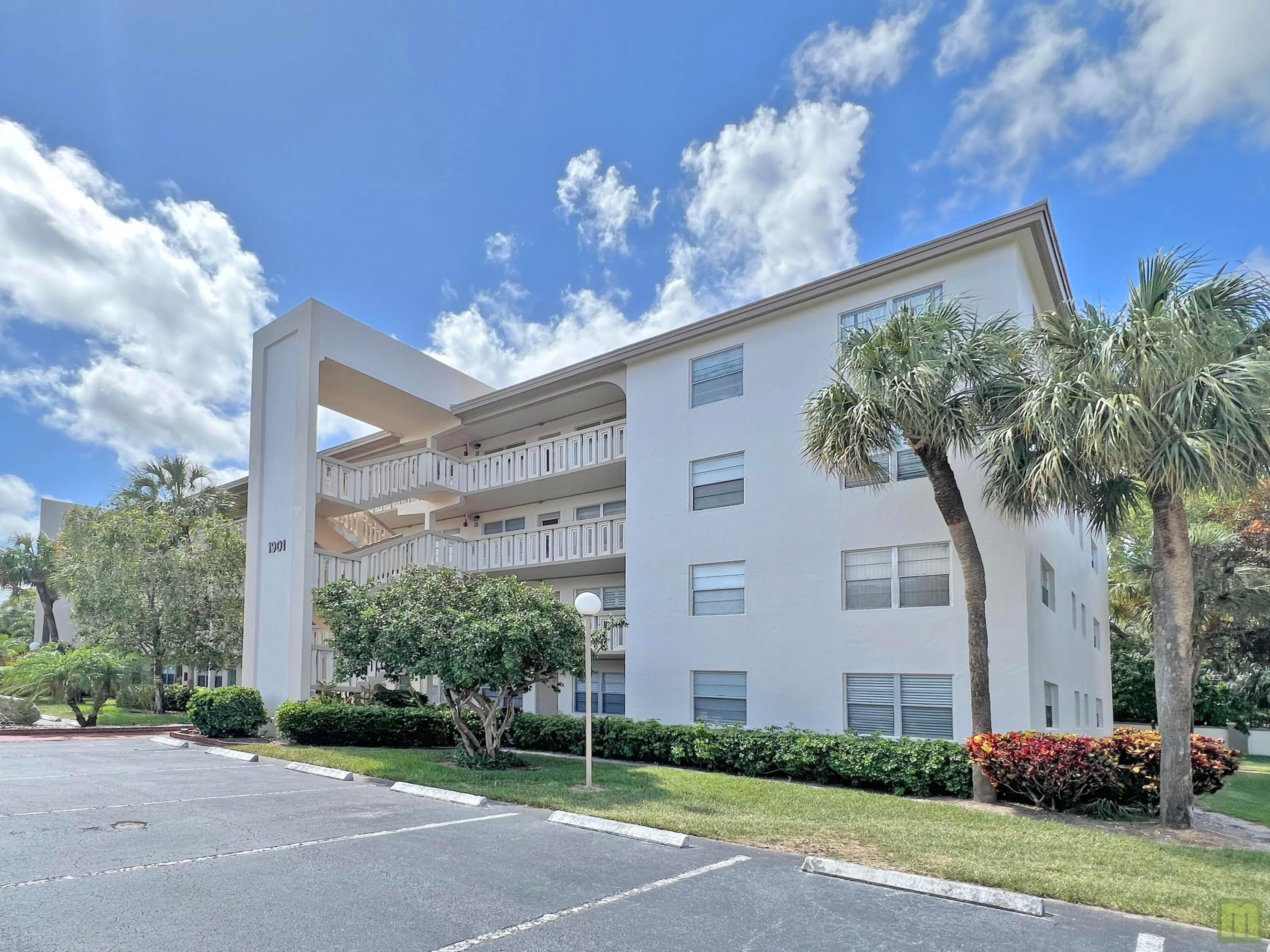 1901 Bermuda Circle M2 Property Photo 1