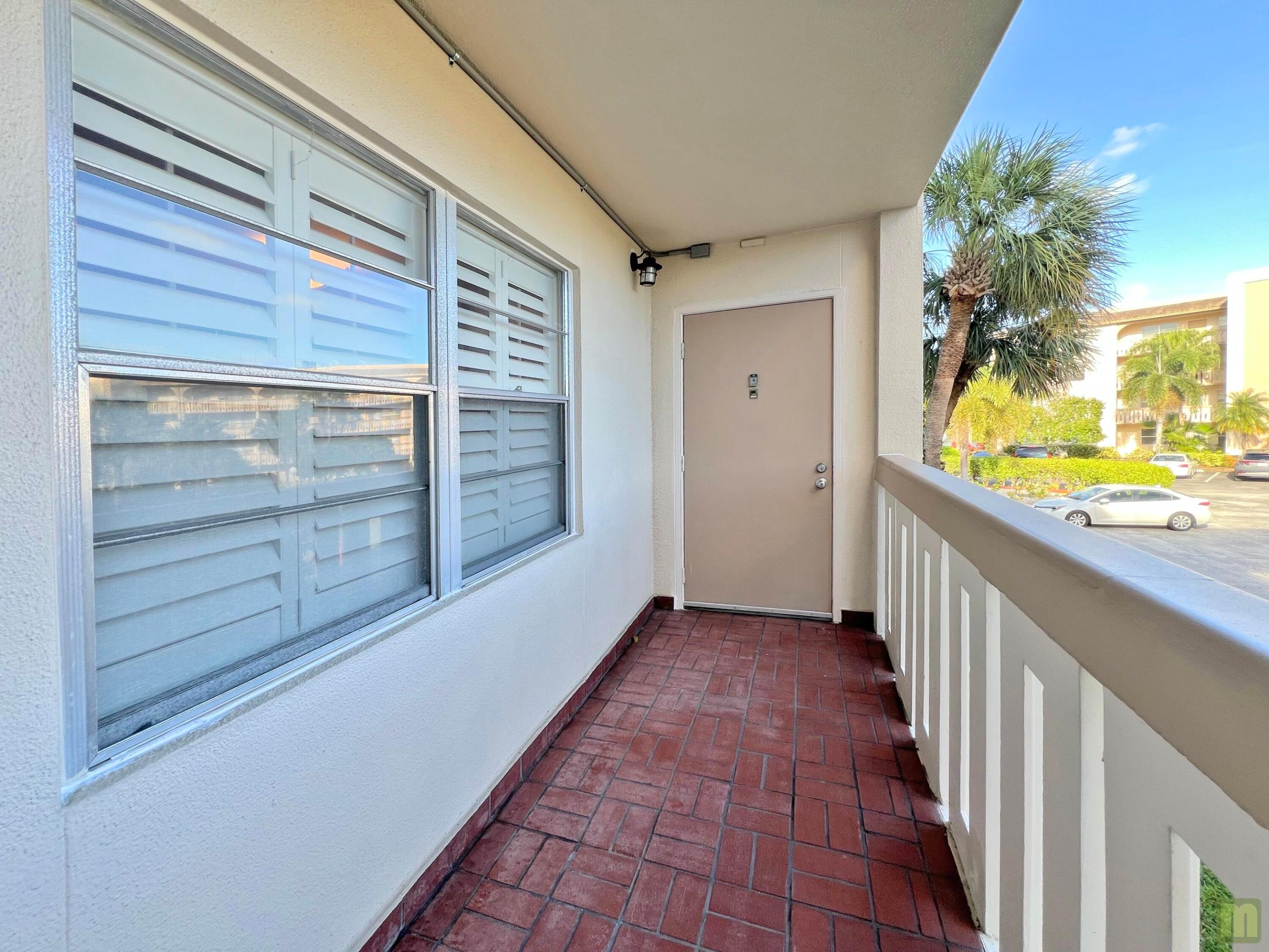 1901 Bermuda Circle M2 Property Photo 3