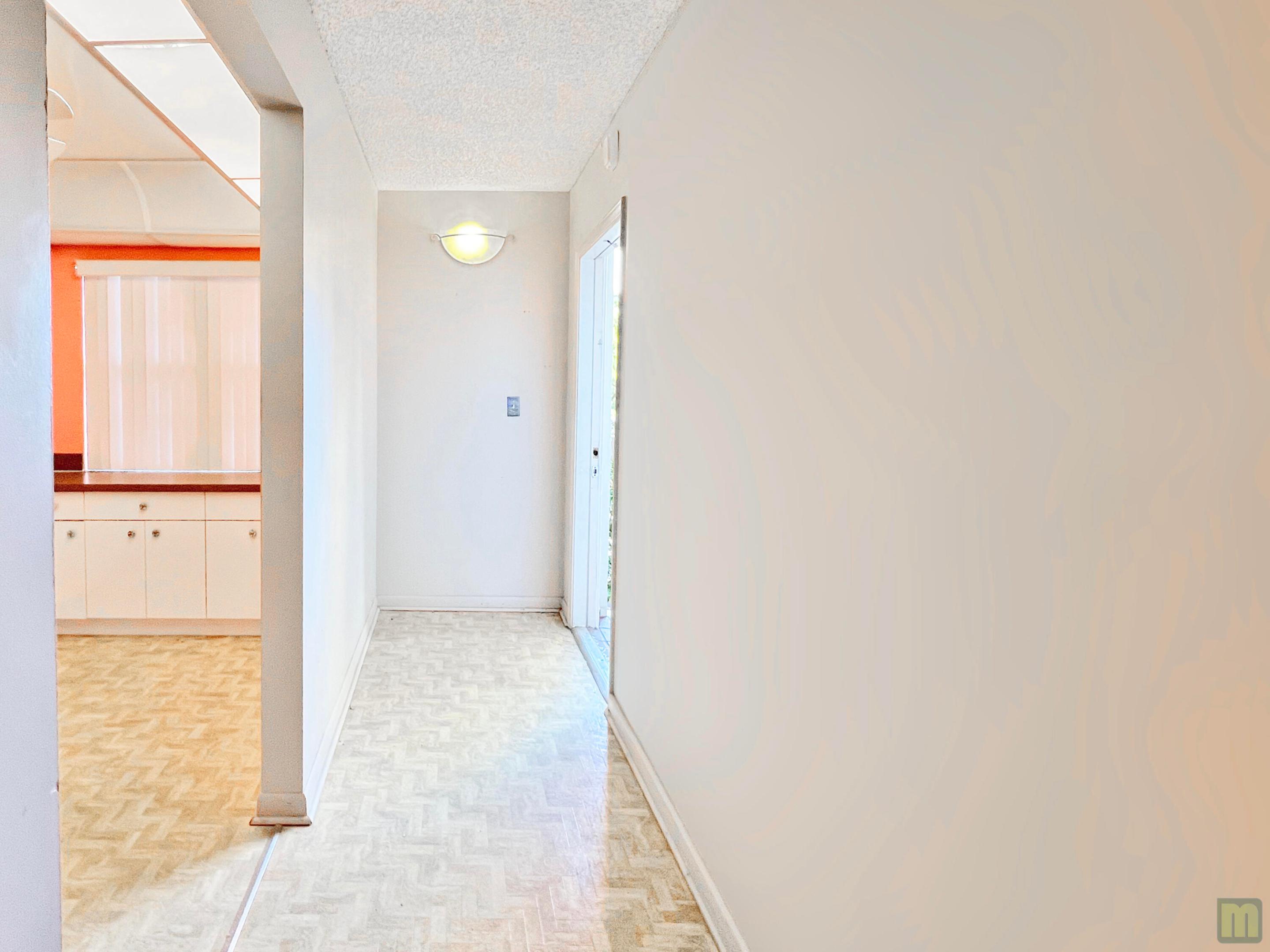 1901 Bermuda Circle M2 Property Photo 4