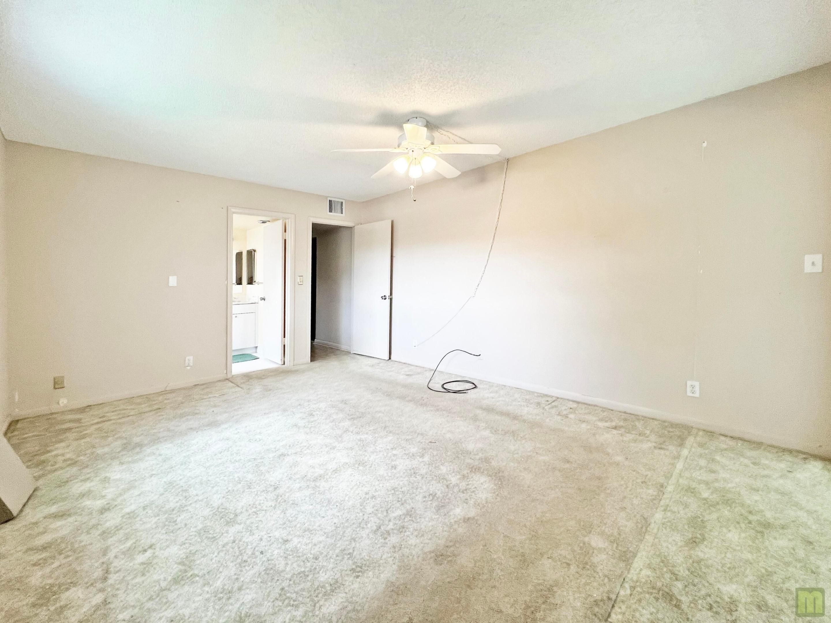1901 Bermuda Circle M2 Property Photo 20