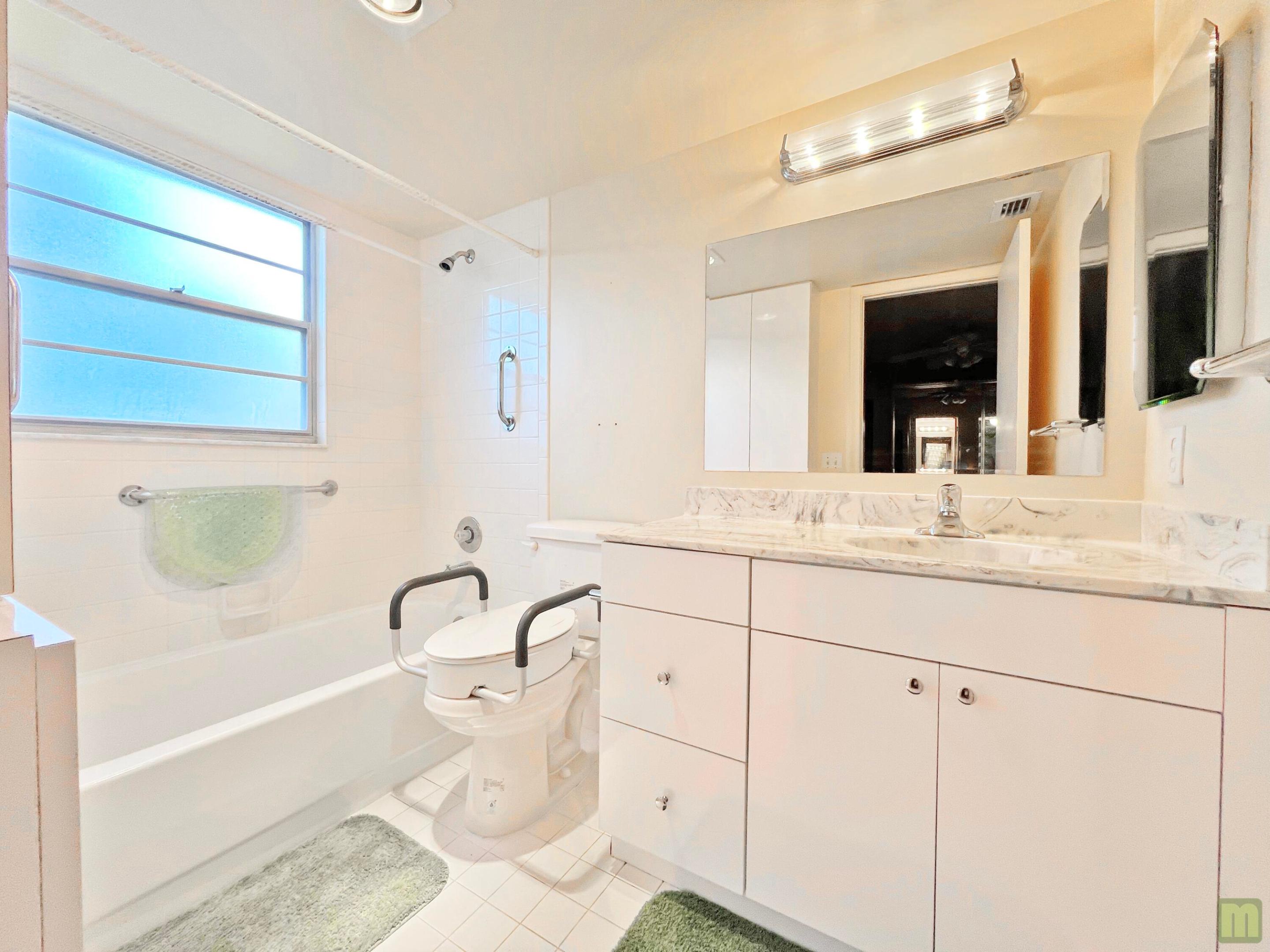 1901 Bermuda Circle M2 Property Photo 24