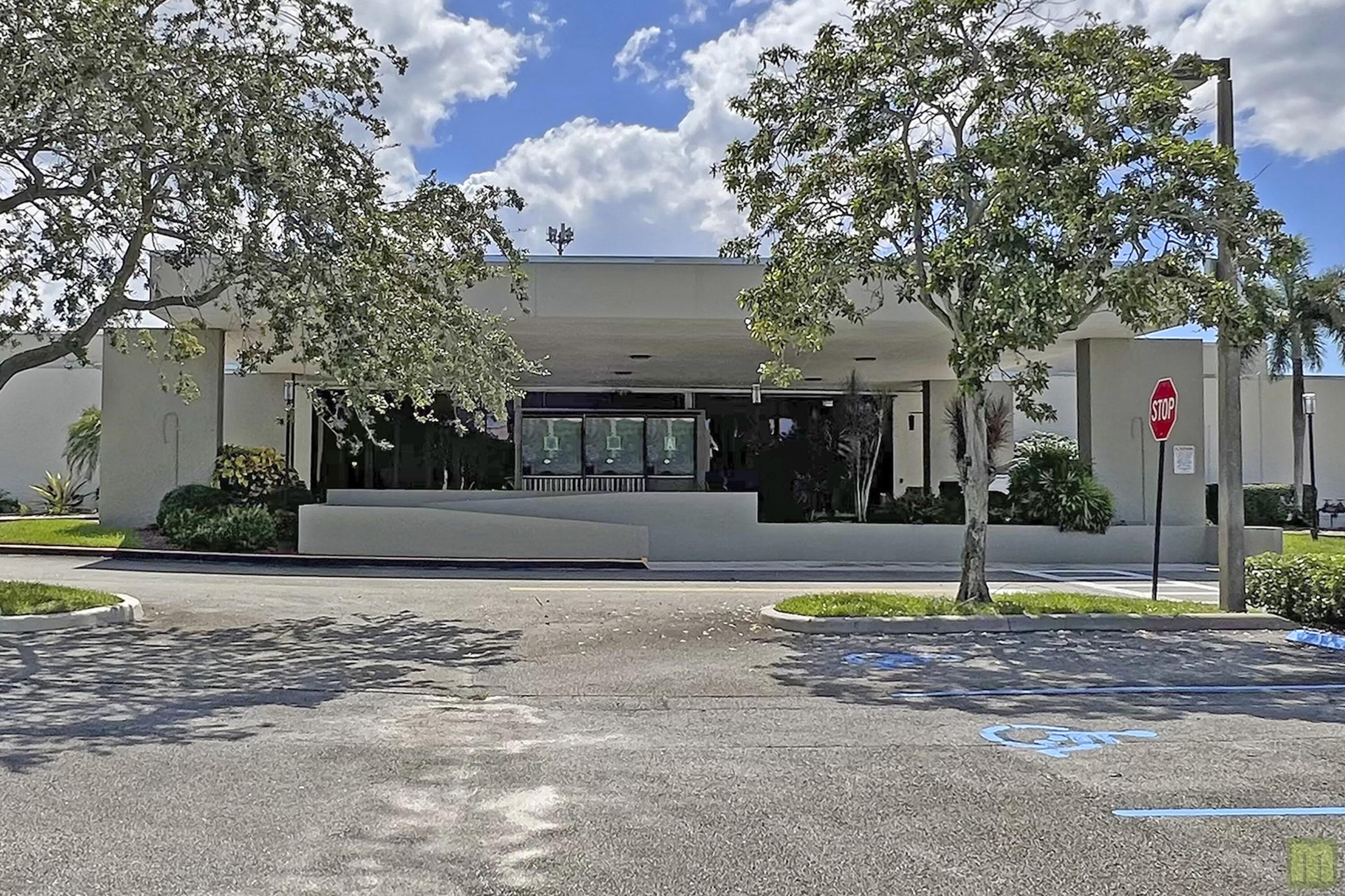 1901 Bermuda Circle M2 Property Photo 57