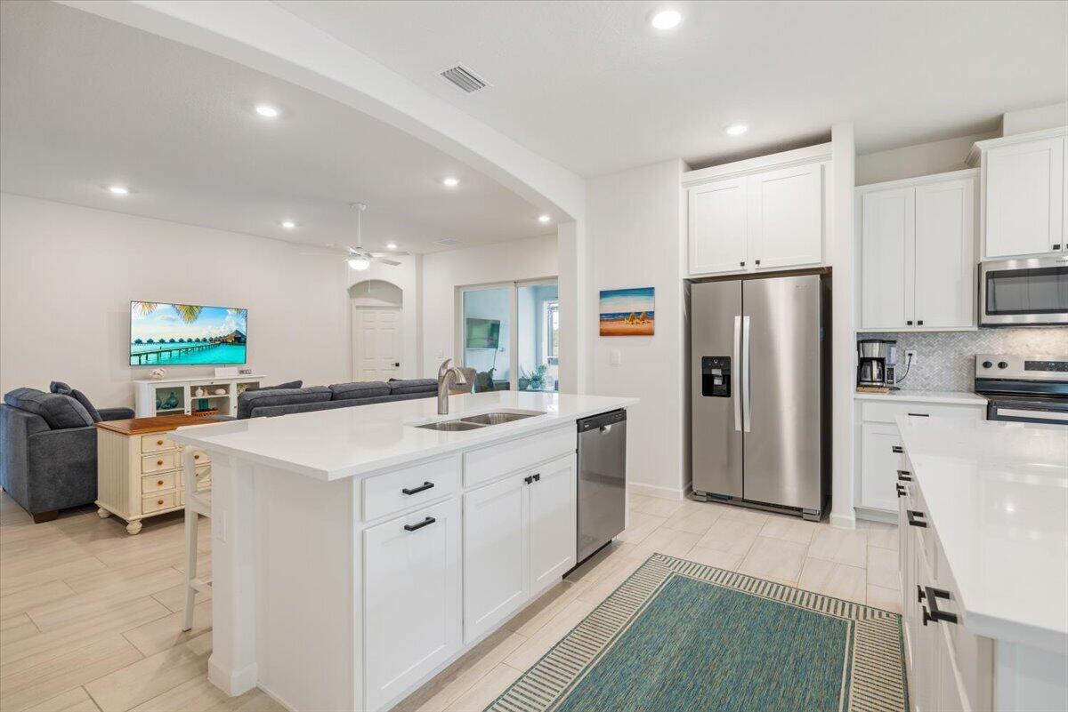 31 52nd Square Property Photo 11
