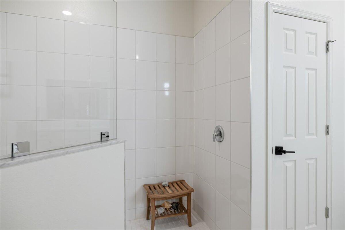 31 52nd Square Property Photo 24