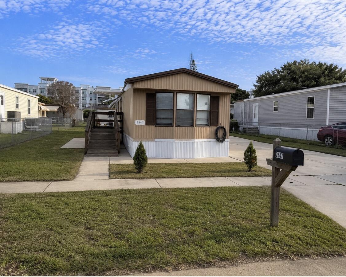 2547 Chatham Way Ne Property Photo 1