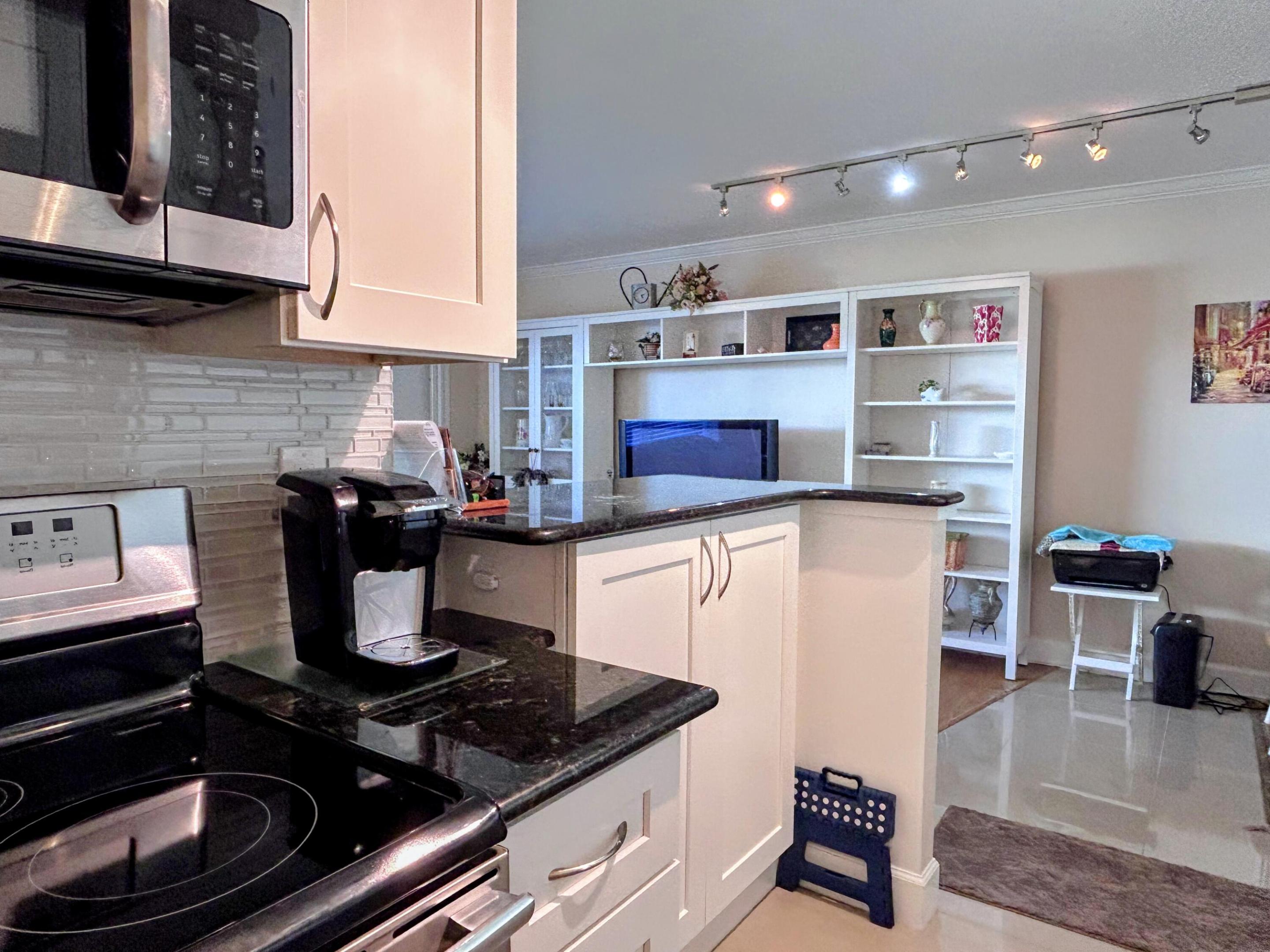 638 Snug Harbor Drive E6 Property Photo 15
