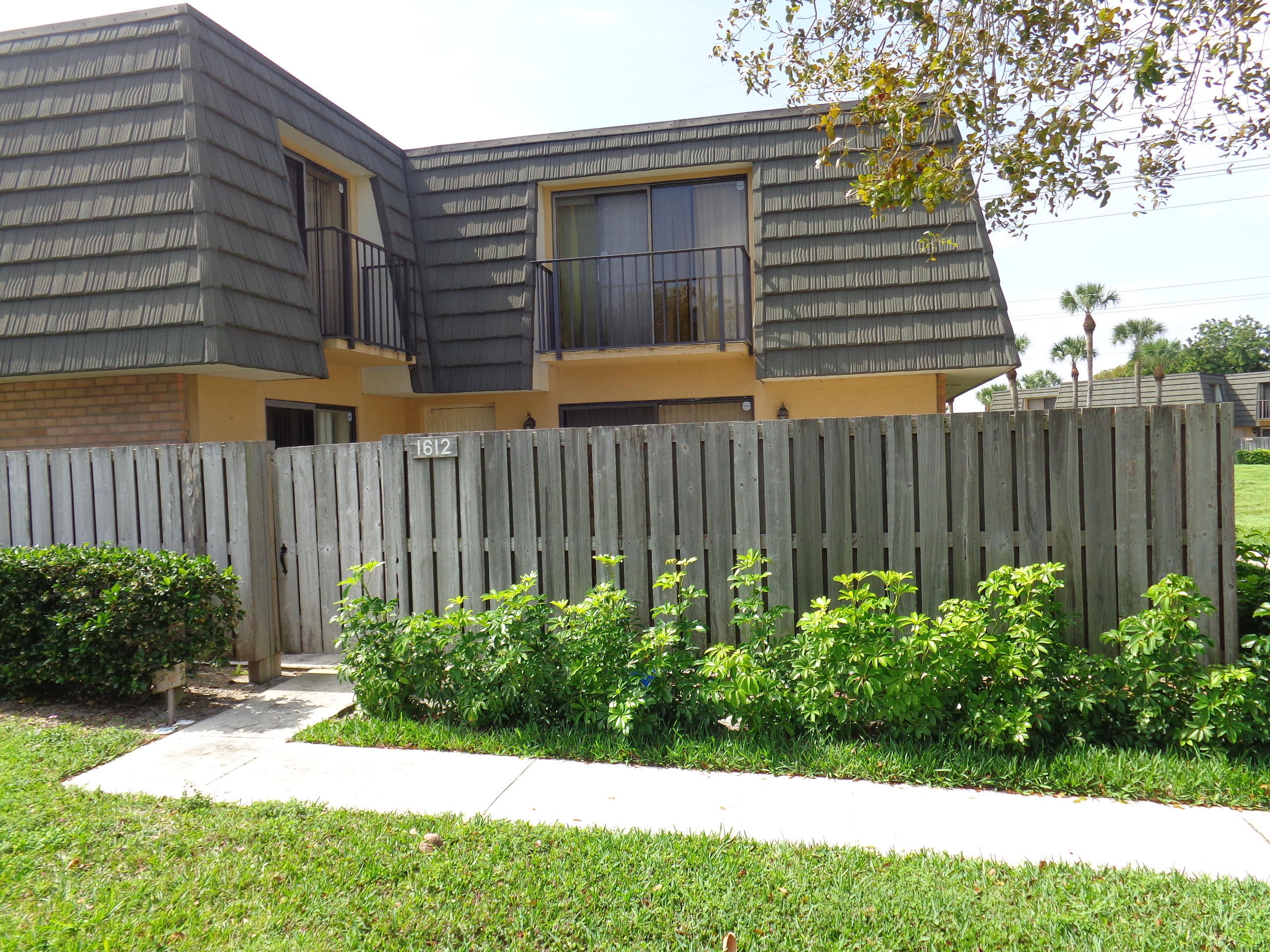 1612 16th Way 1612 Property Photo 1