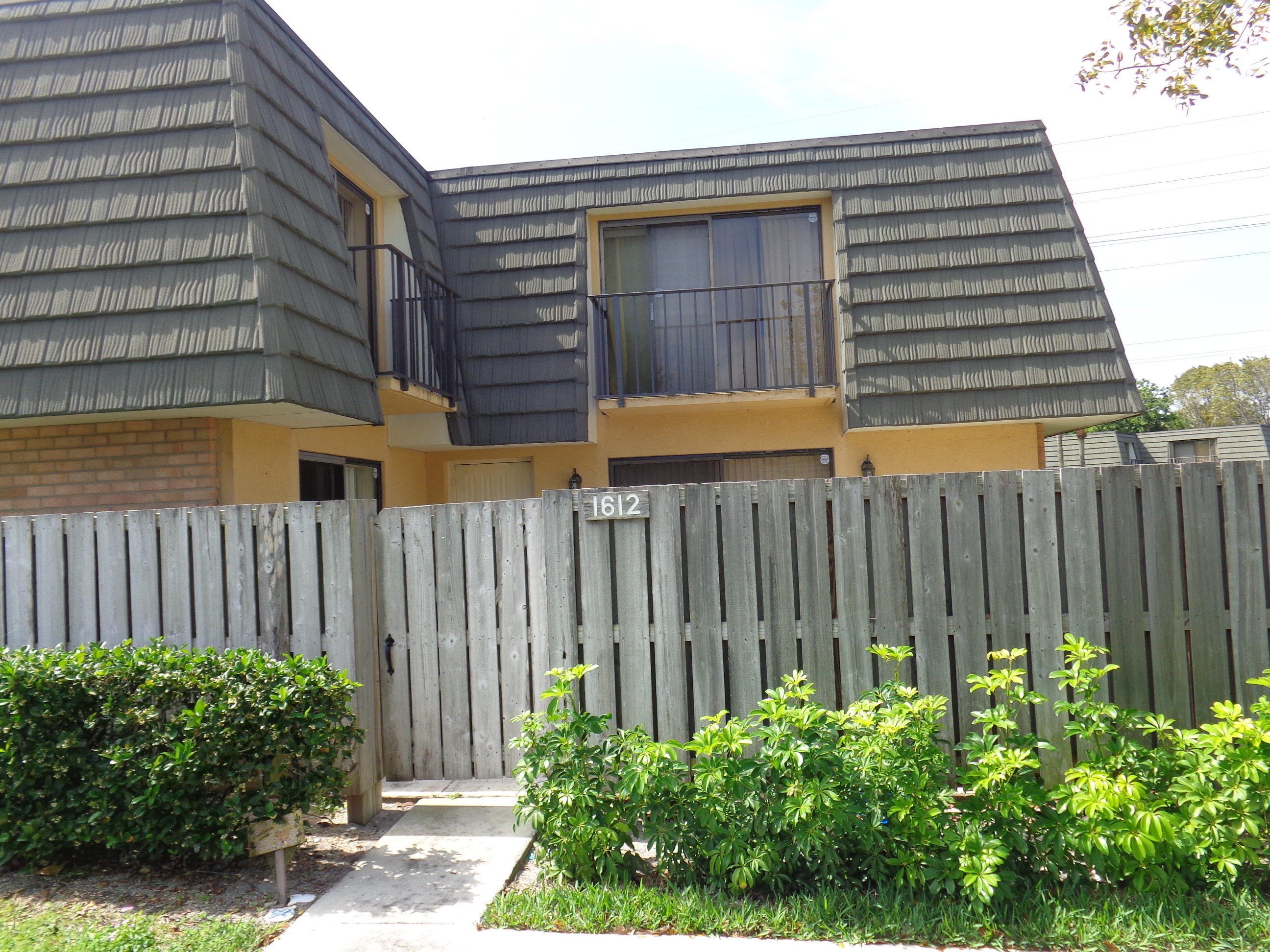 1612 16th Way 1612 Property Photo 2
